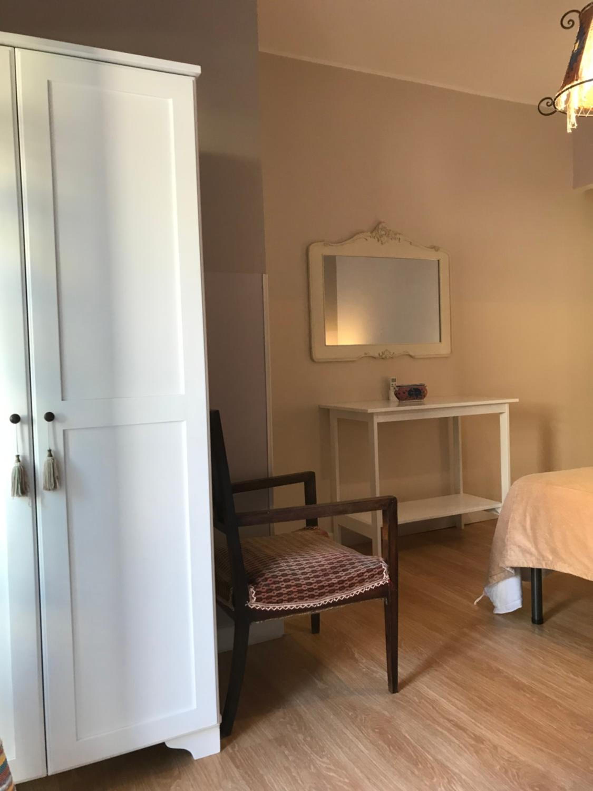 Triple Room with Balcony - Photo 9