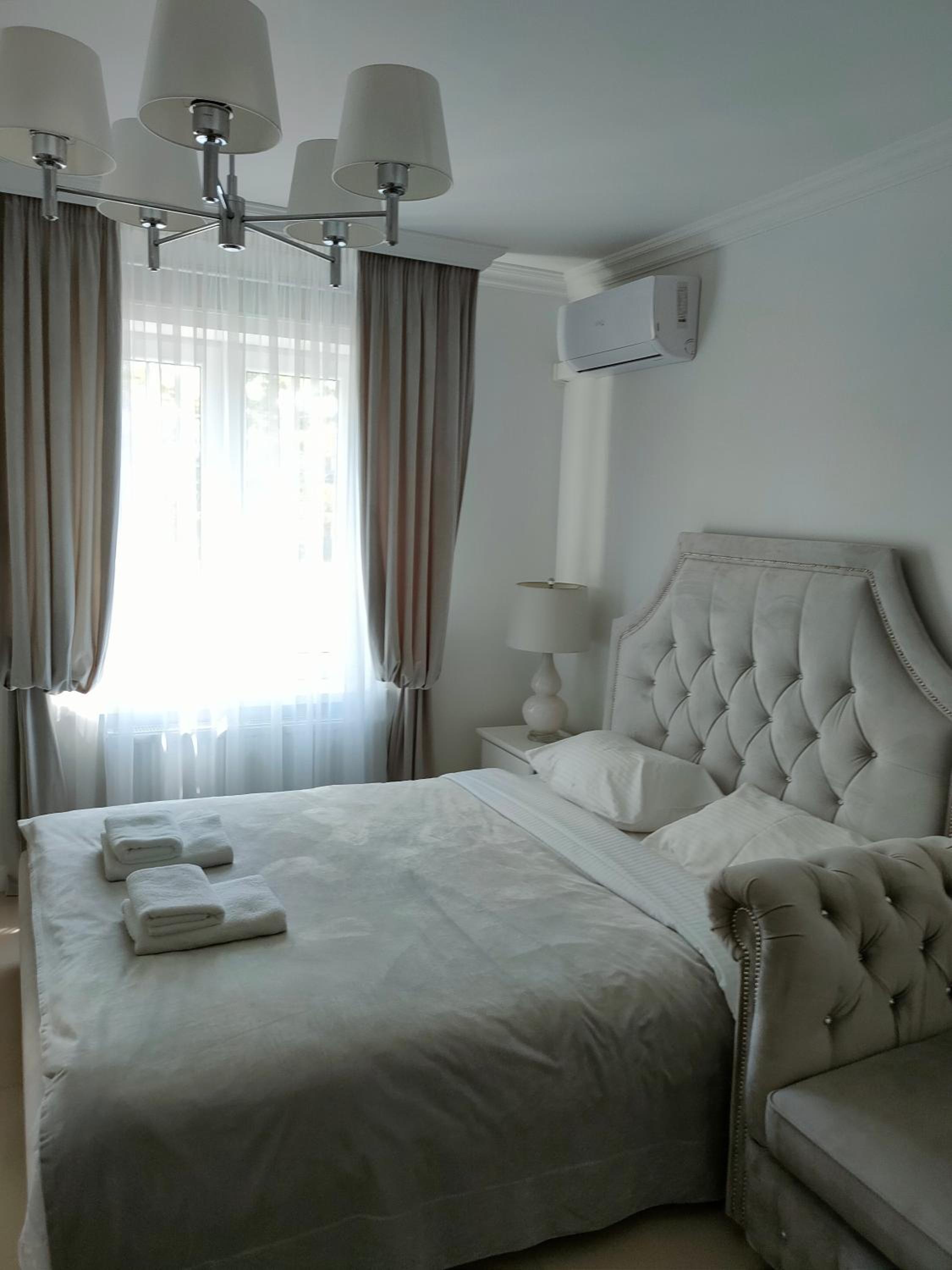 Deluxe Double Room (2 Adults + 1 Child)