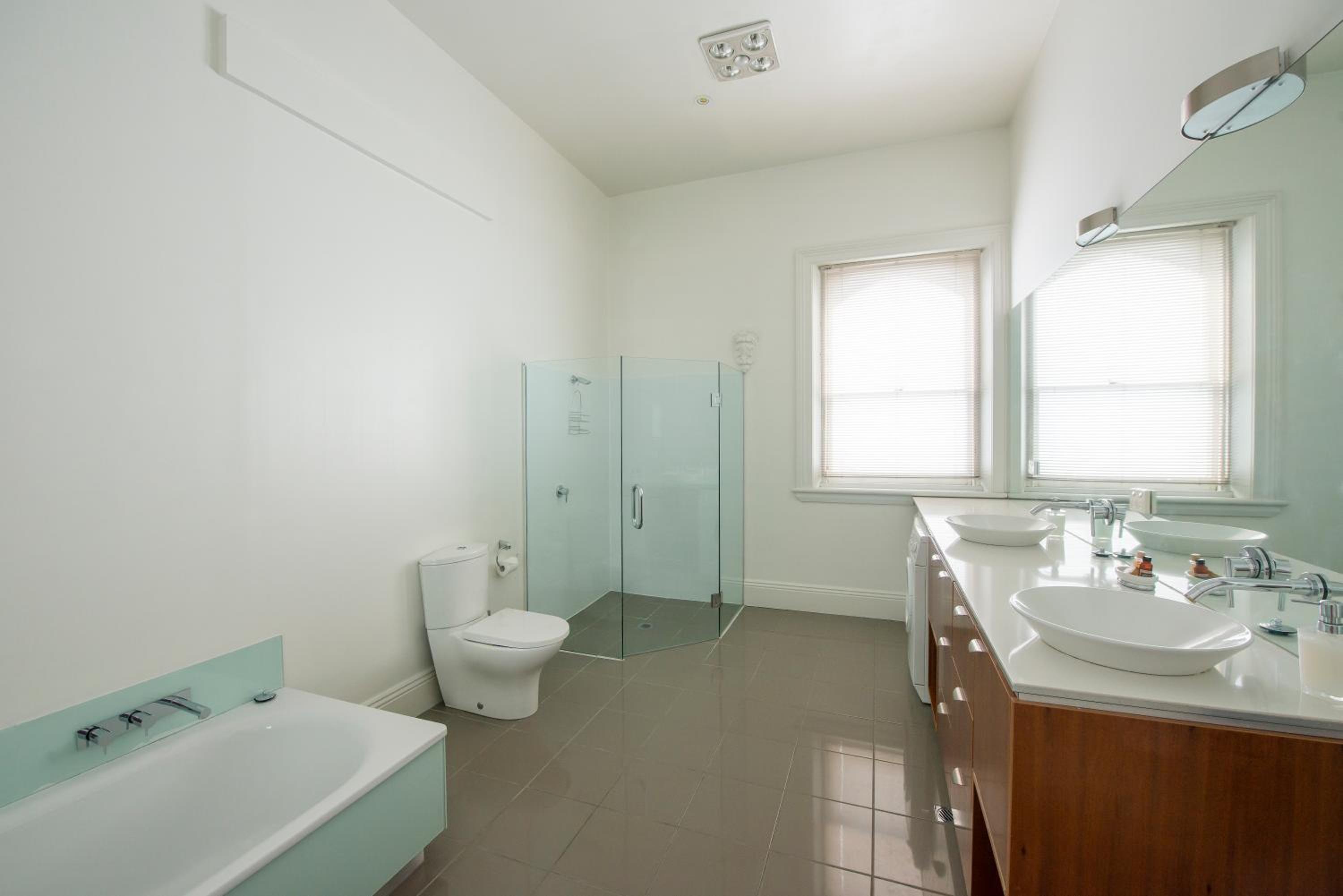Three-Bedroom Apartment photo 2