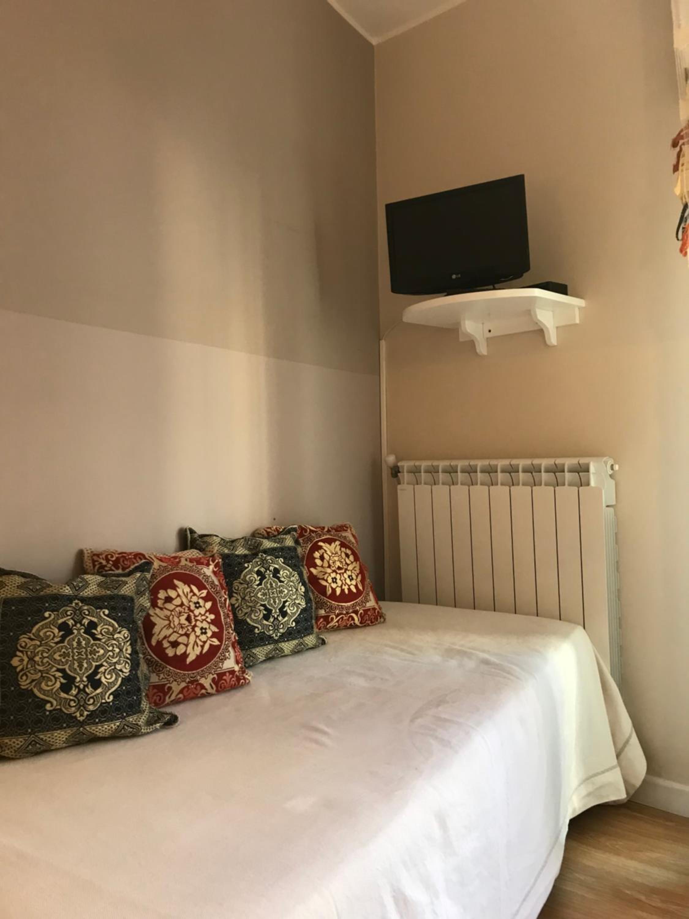 Triple Room with Balcony - Photo 5