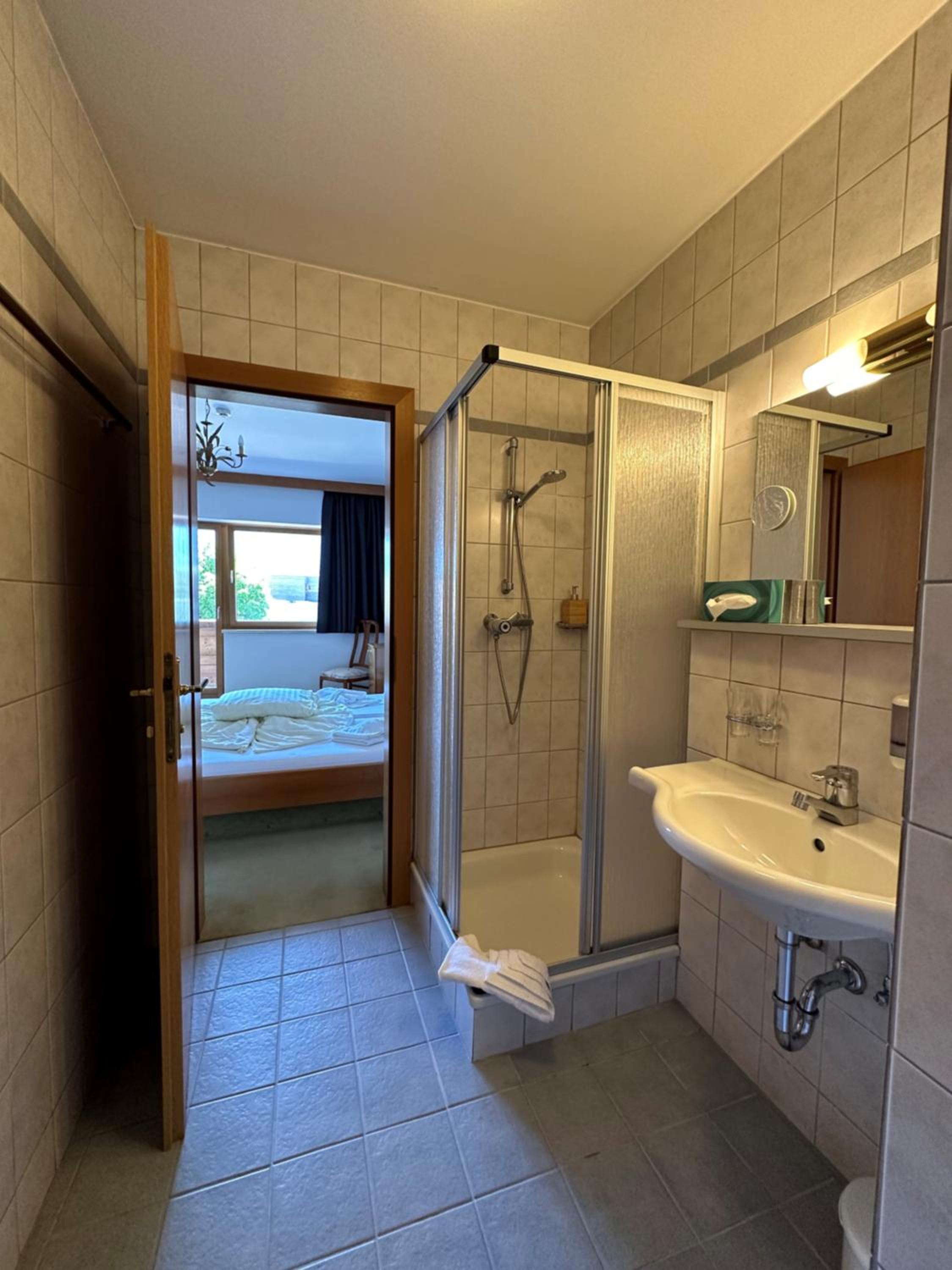 Standard Double Room - Photo 3