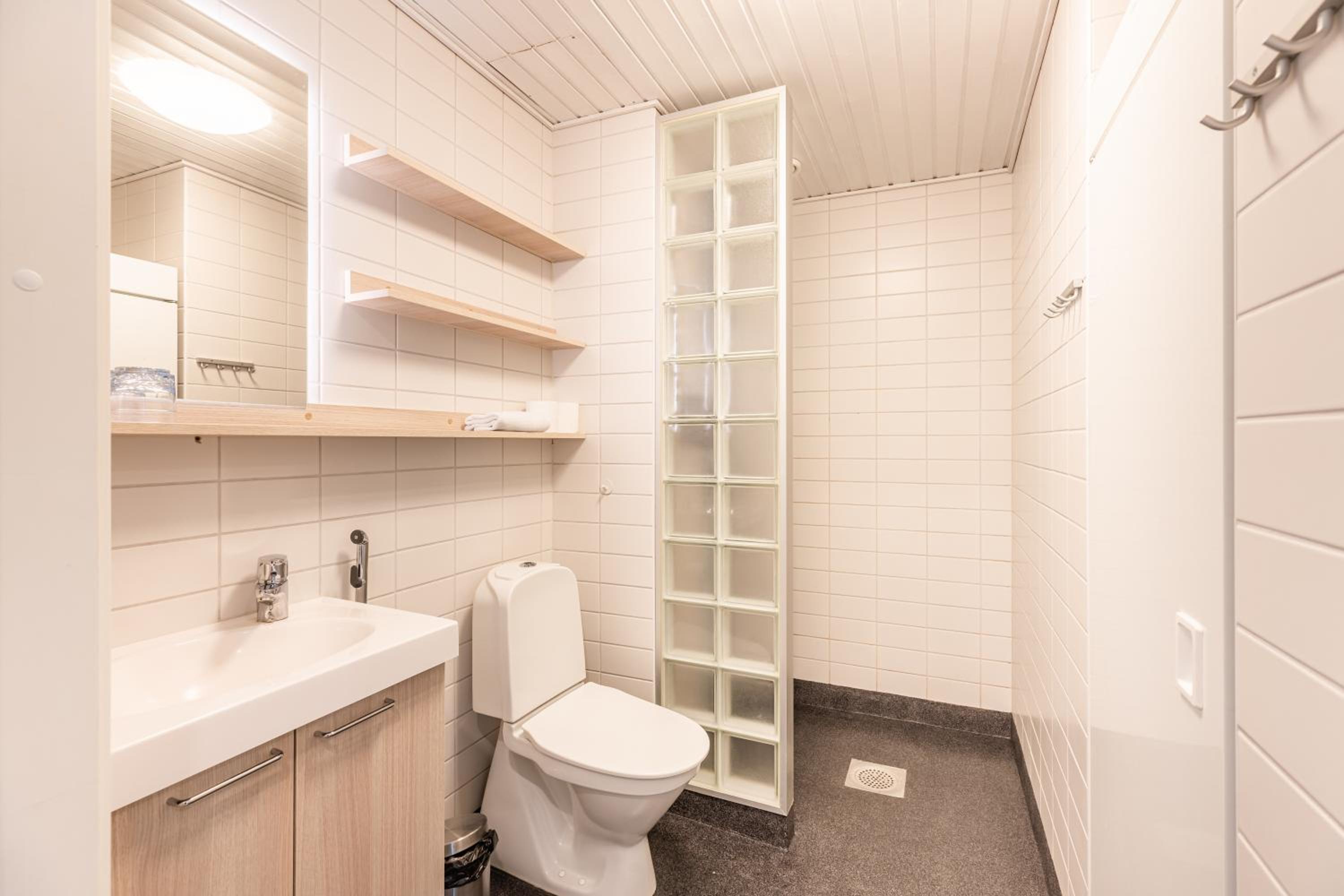 Twin Room - Photo 3
