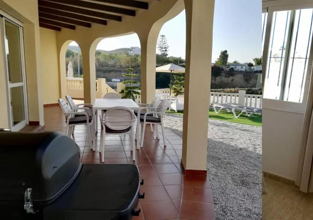 Villa photo 2