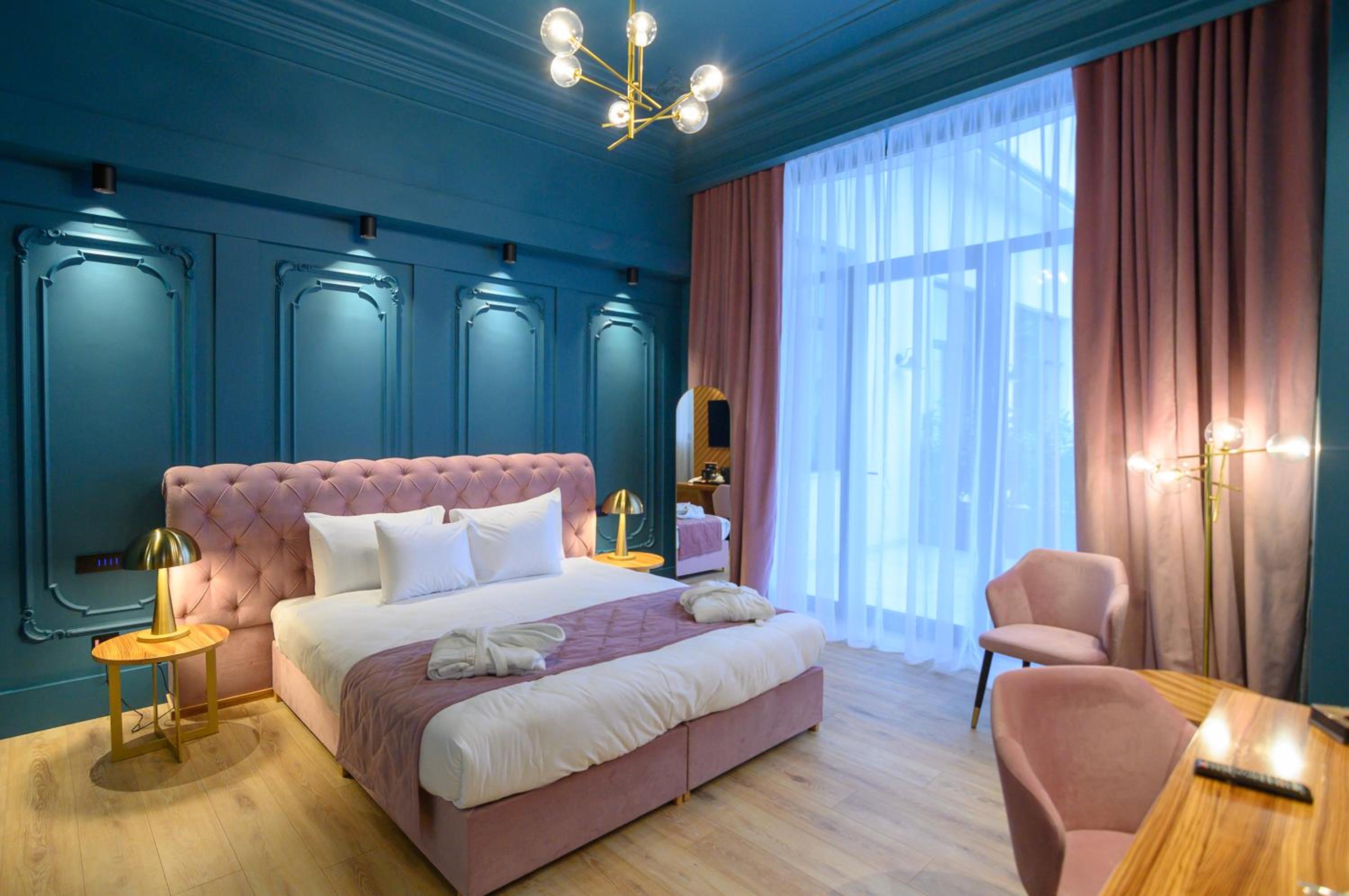 Deluxe King Room photo 1