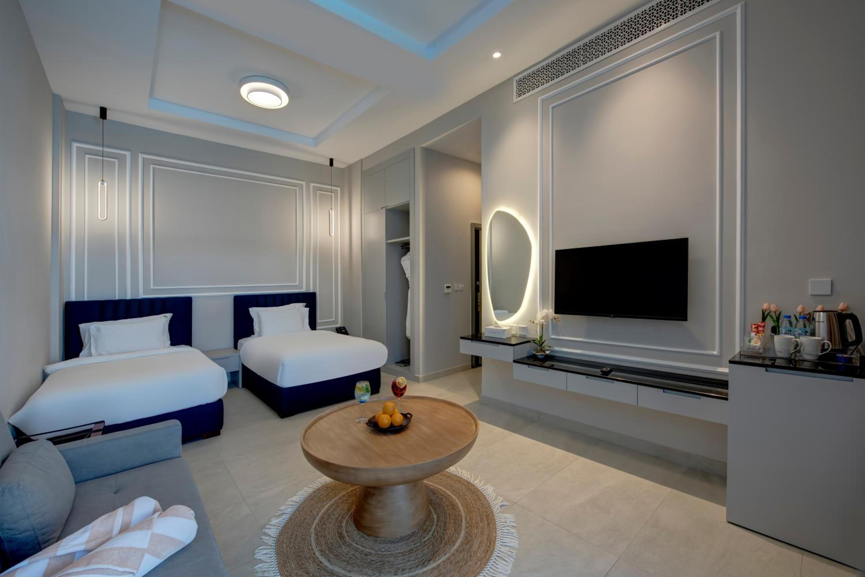 Chalet Twin Bed - Direct pool access
