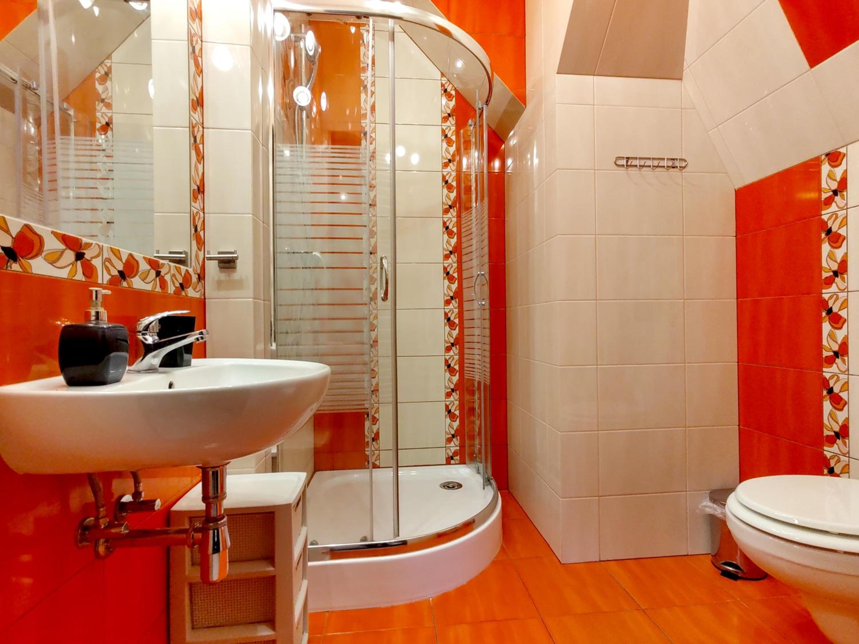 Double Room with Private Bathroom - Photo 10