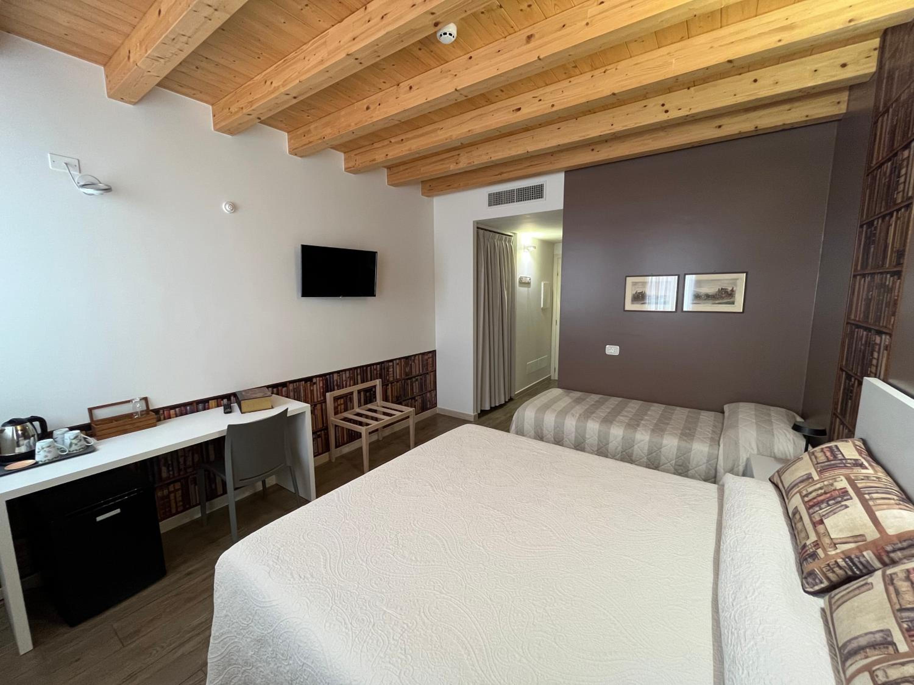 Triple Room - Photo 14