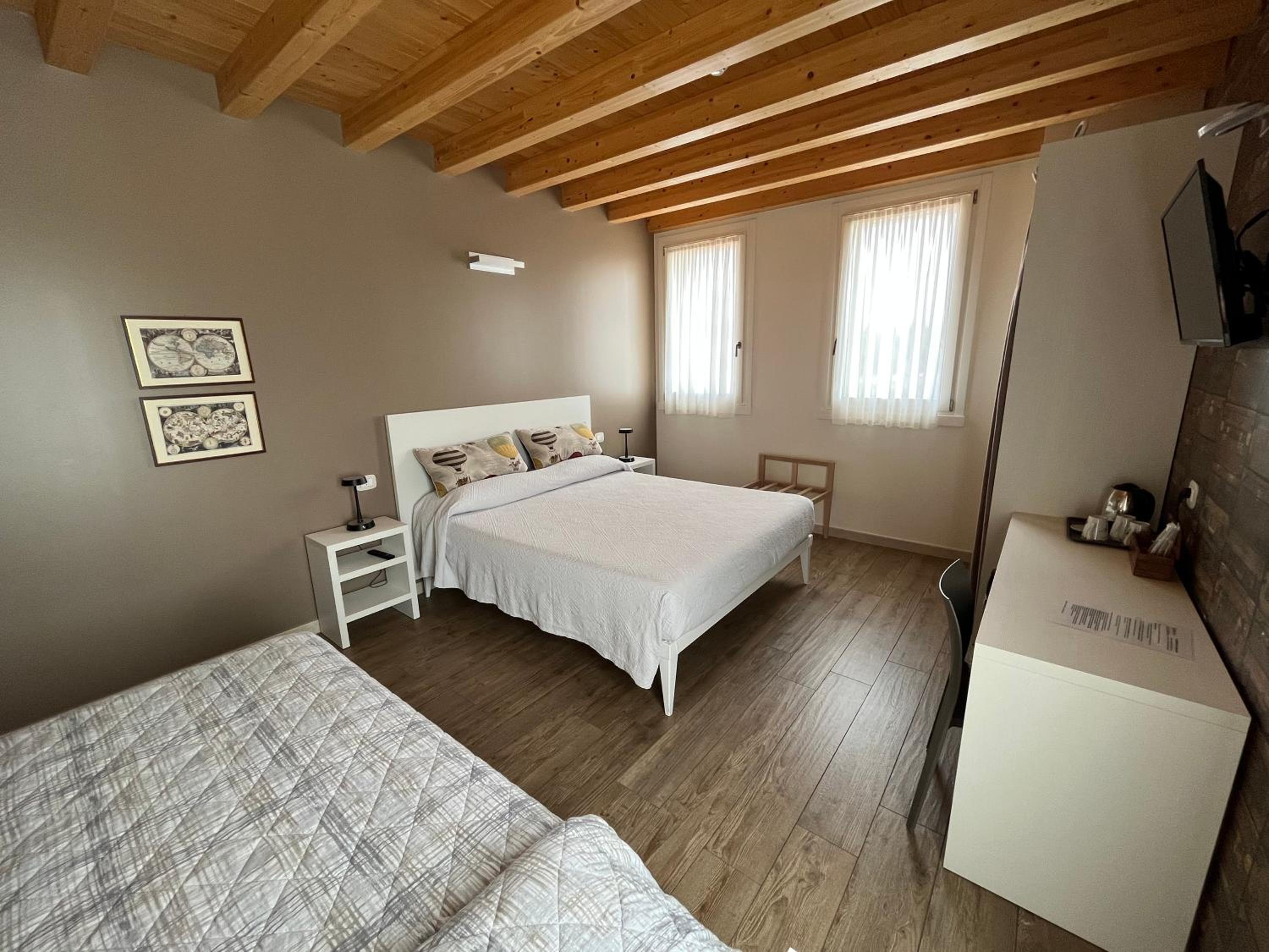 Triple Room - Photo 9