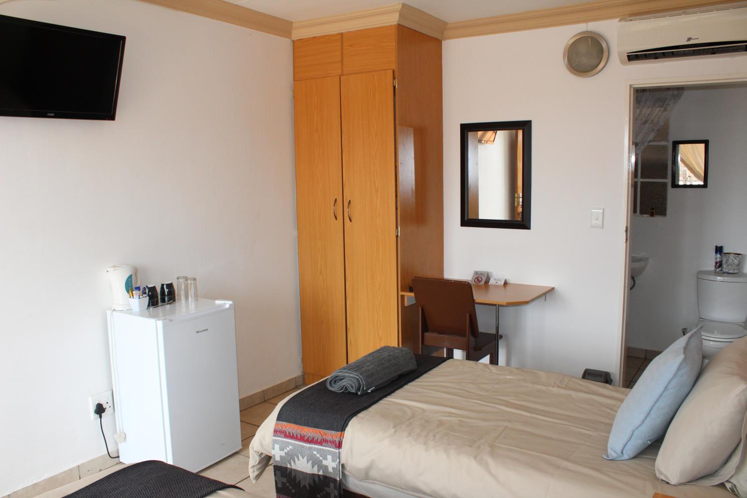 Deluxe King Room photo 2