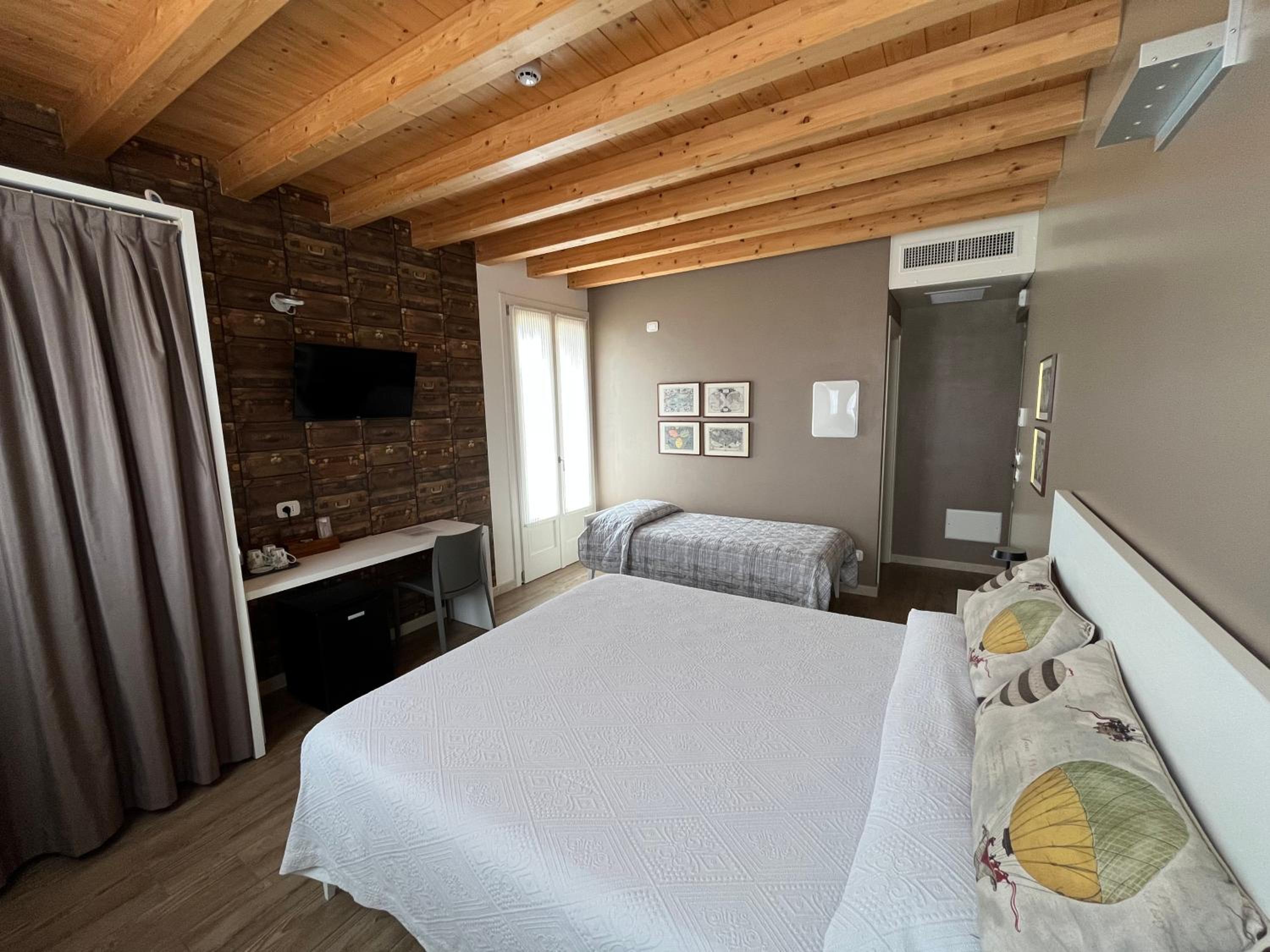 Triple Room - Photo 10