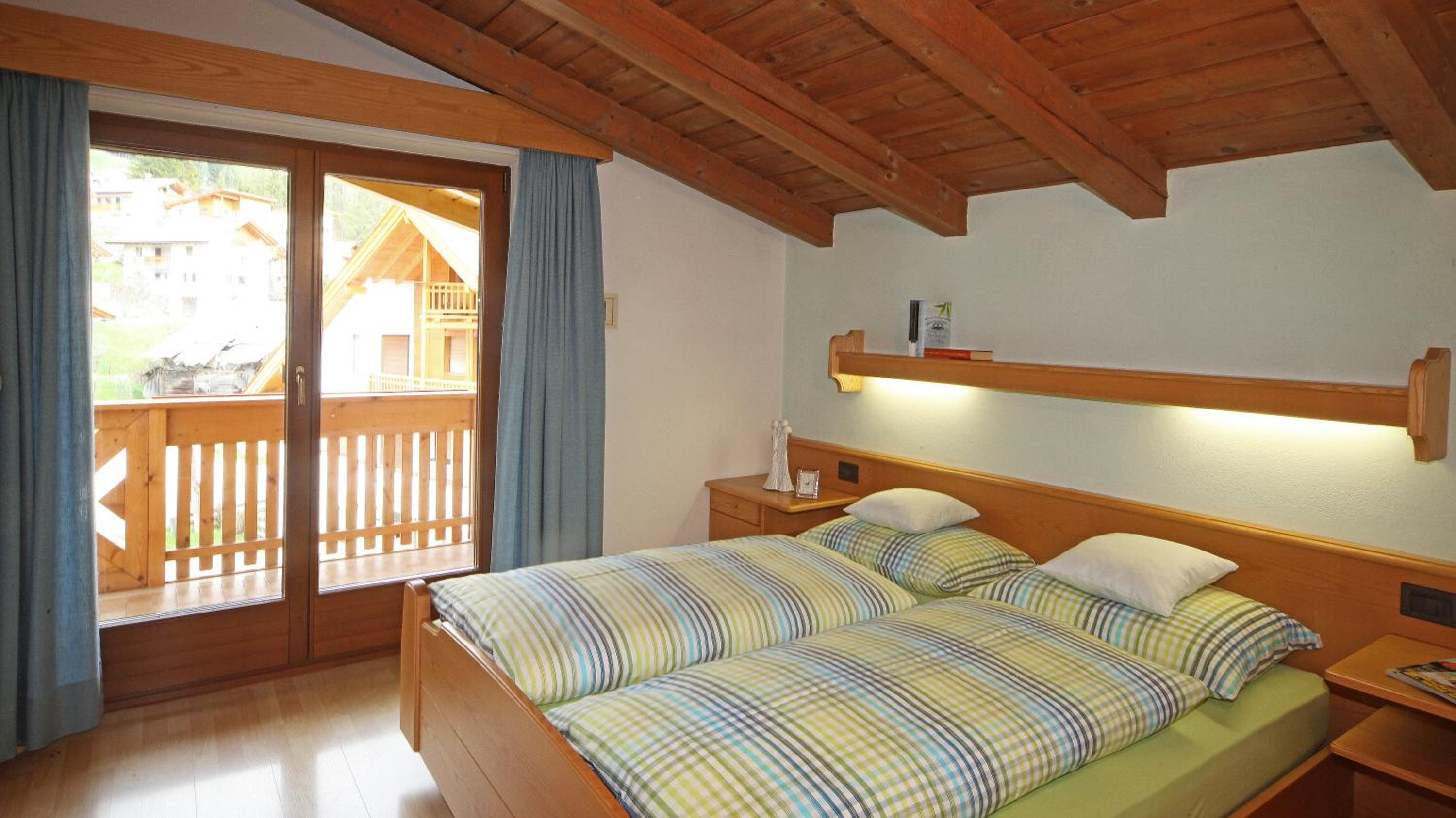 Superior One-Bedroom Apartment with Balcony and Mountain View - Photo 13