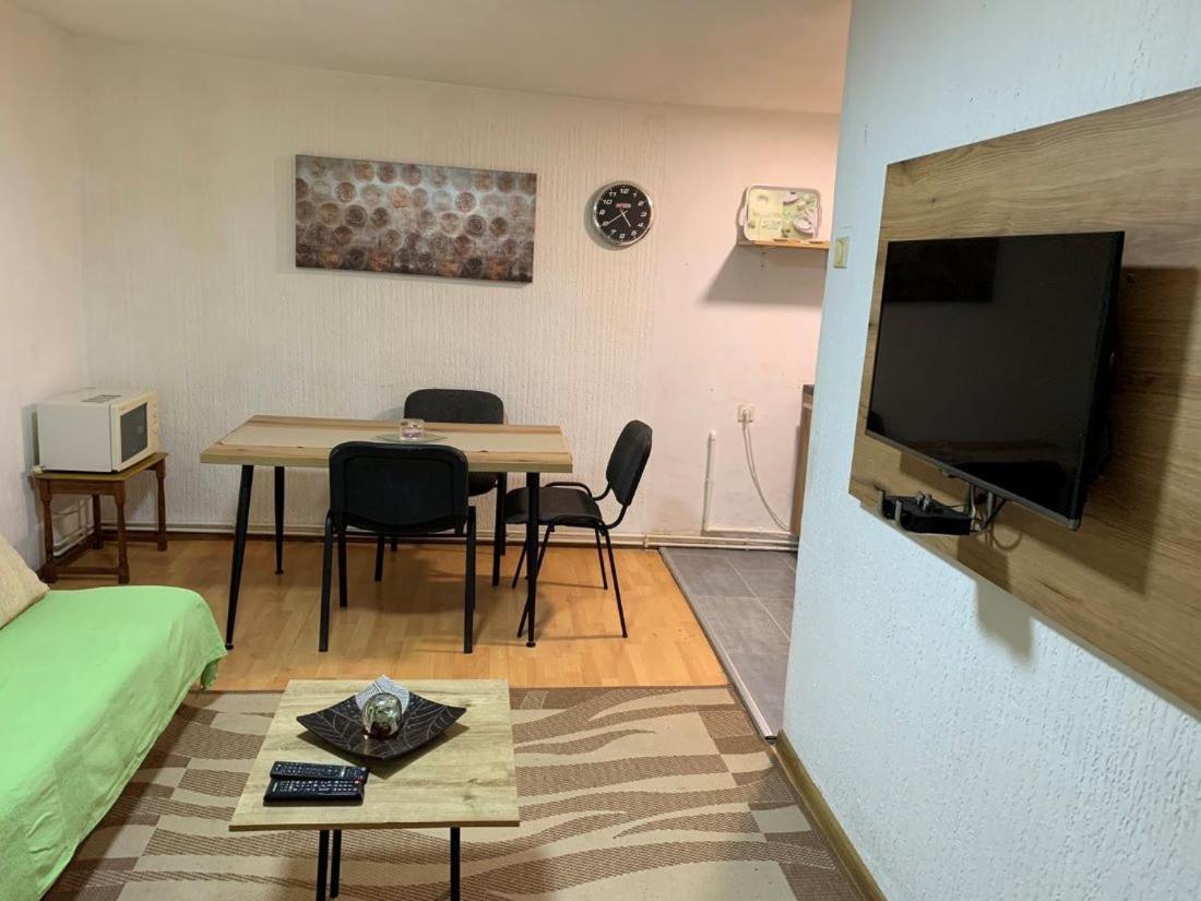 One-Bedroom Apartment photo 3
