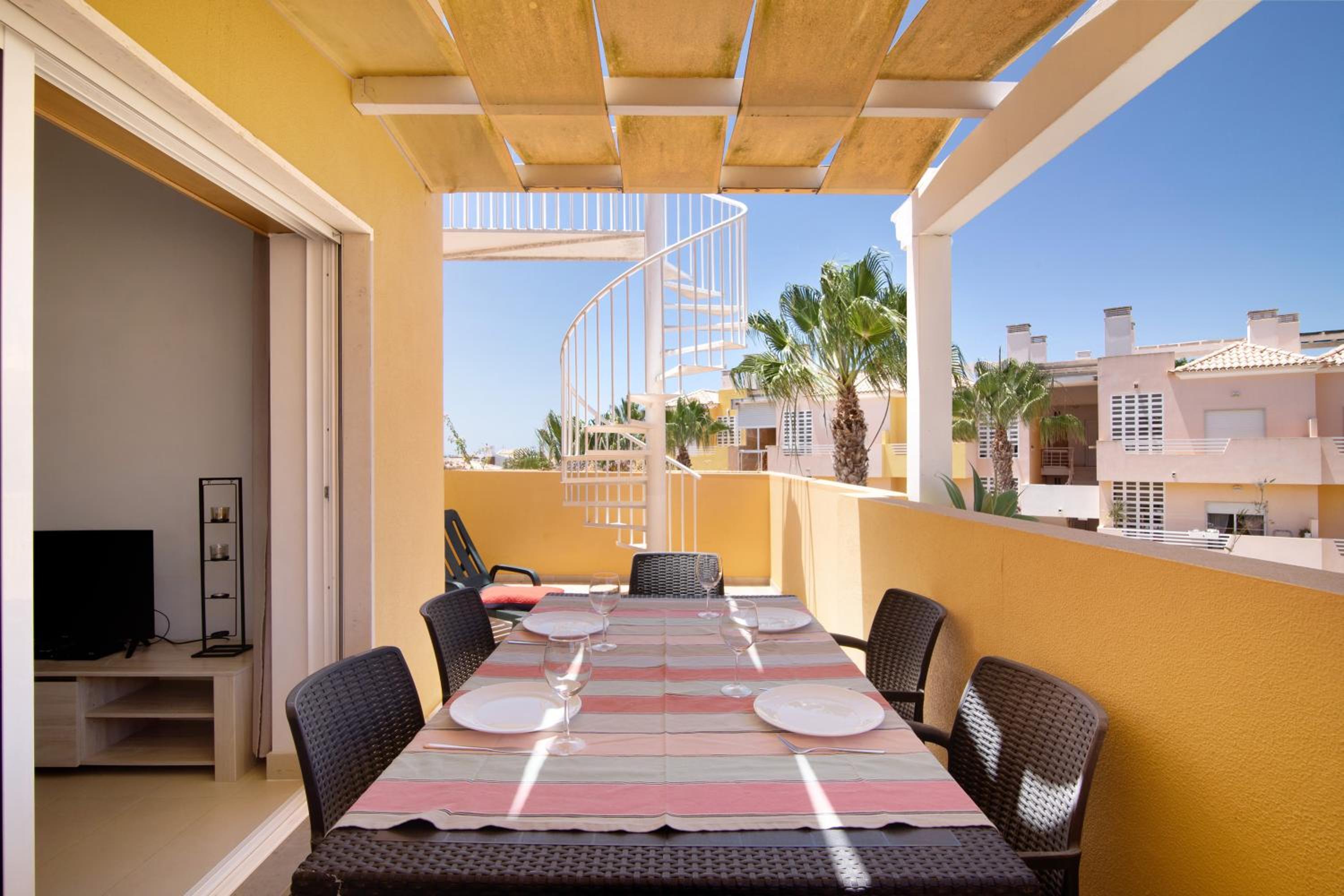 Two-Bedroom Deluxe Apartment with Ocean View photo 2