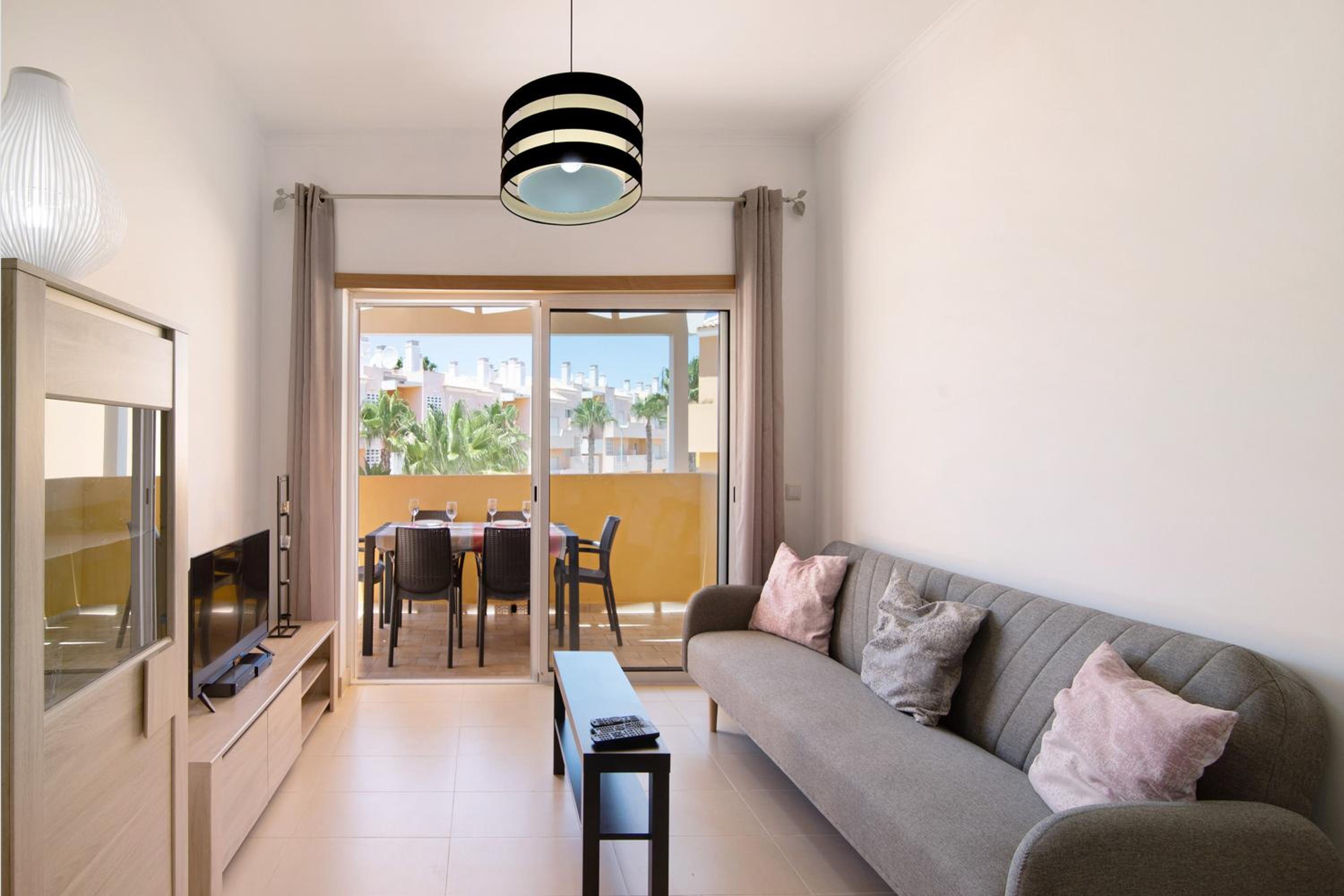 Two-Bedroom Deluxe Apartment with Ocean View photo 1