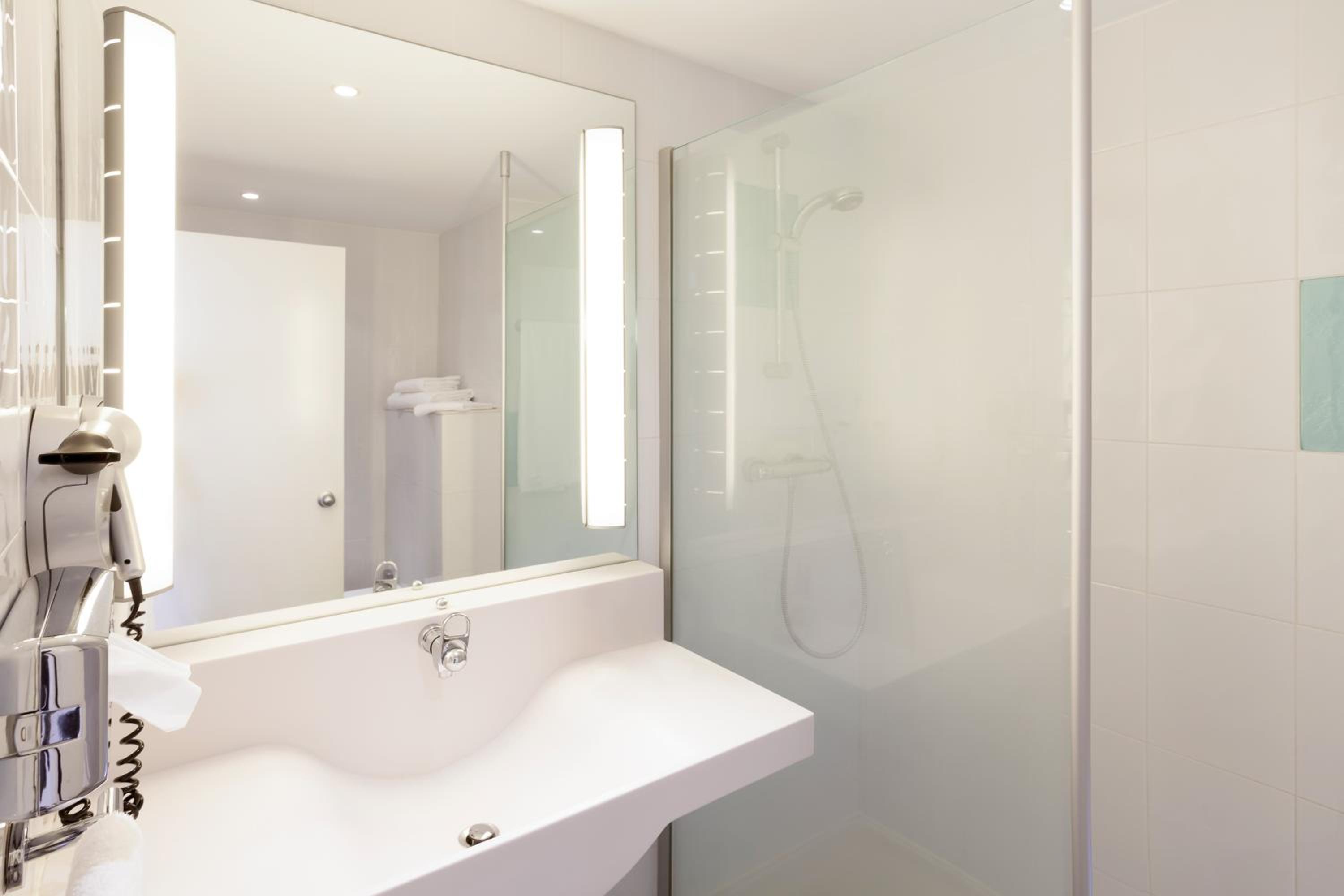 Superior Deluxe Twin Room with Two Single Beds in the Deluxe Building - Photo 4