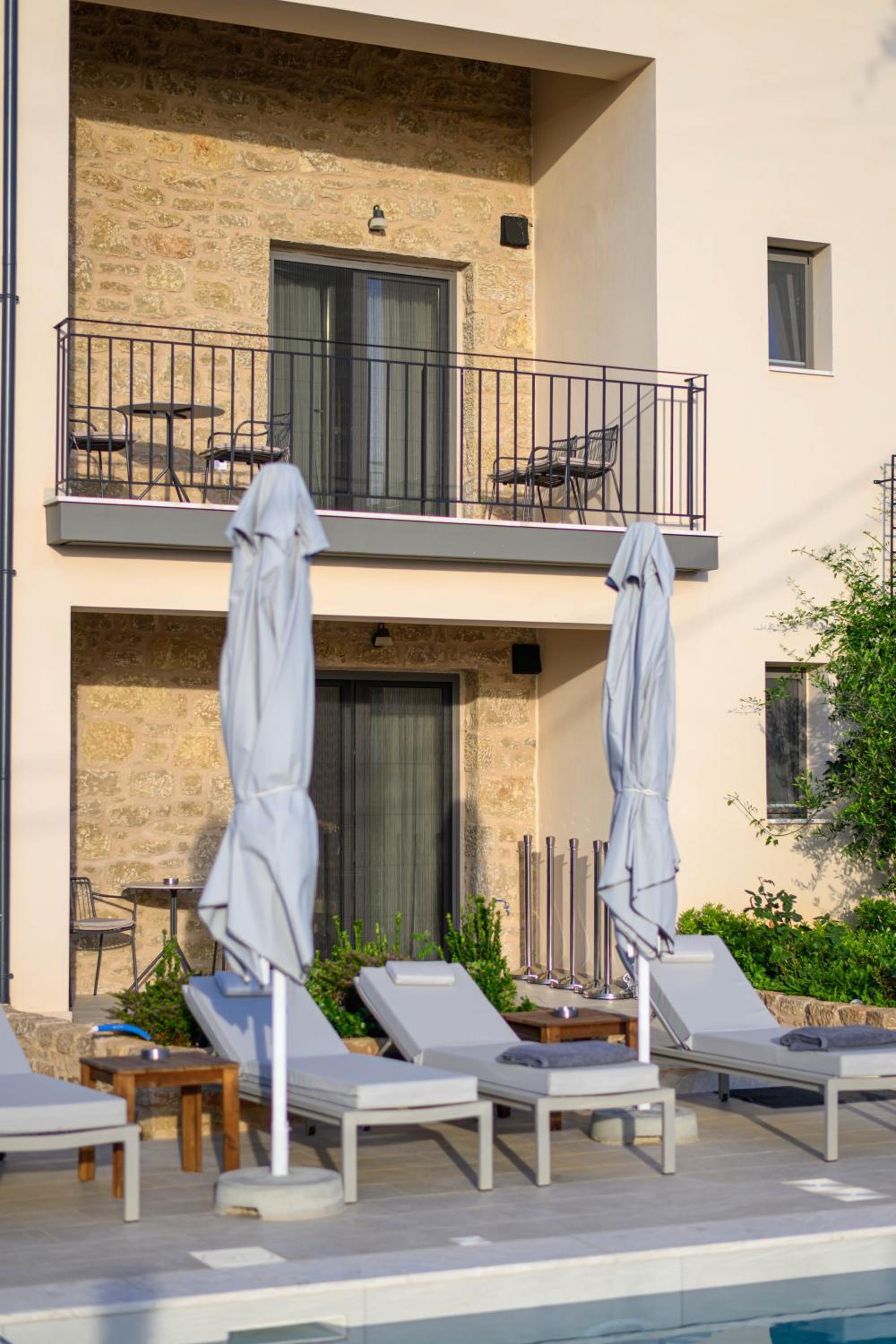 Junior Suite with Pool View photo 2
