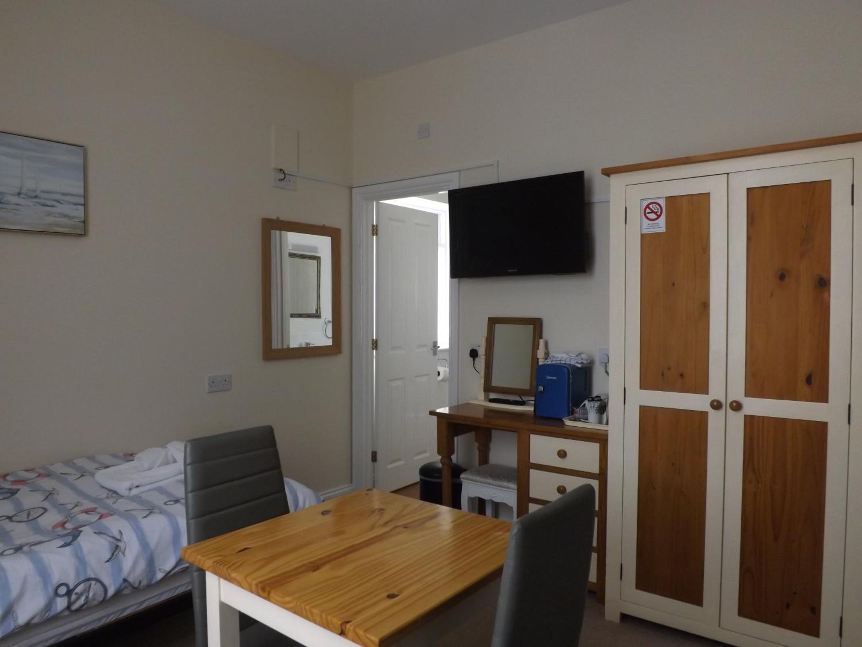 Twin Room - Photo 4