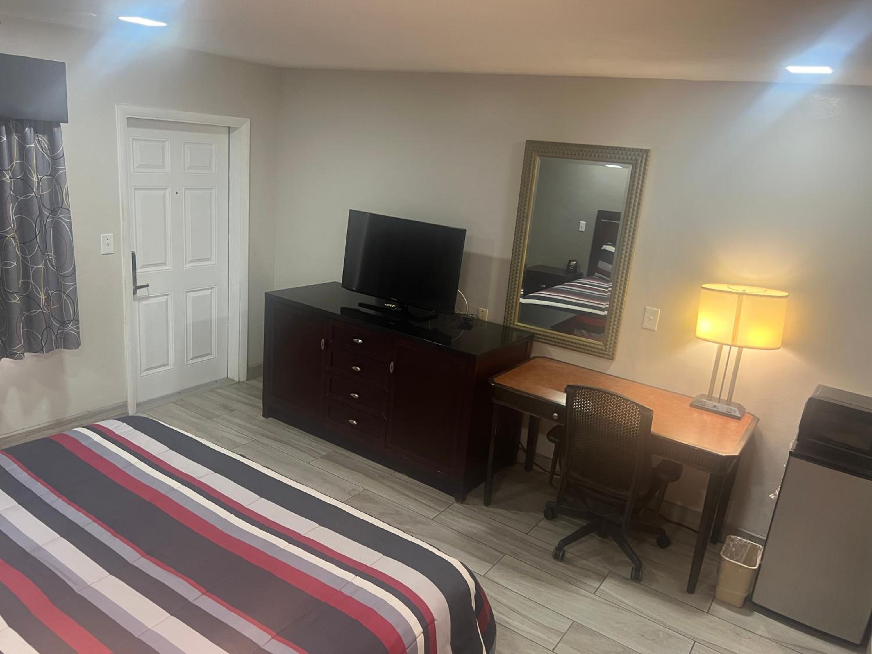 Standard King Room photo 3