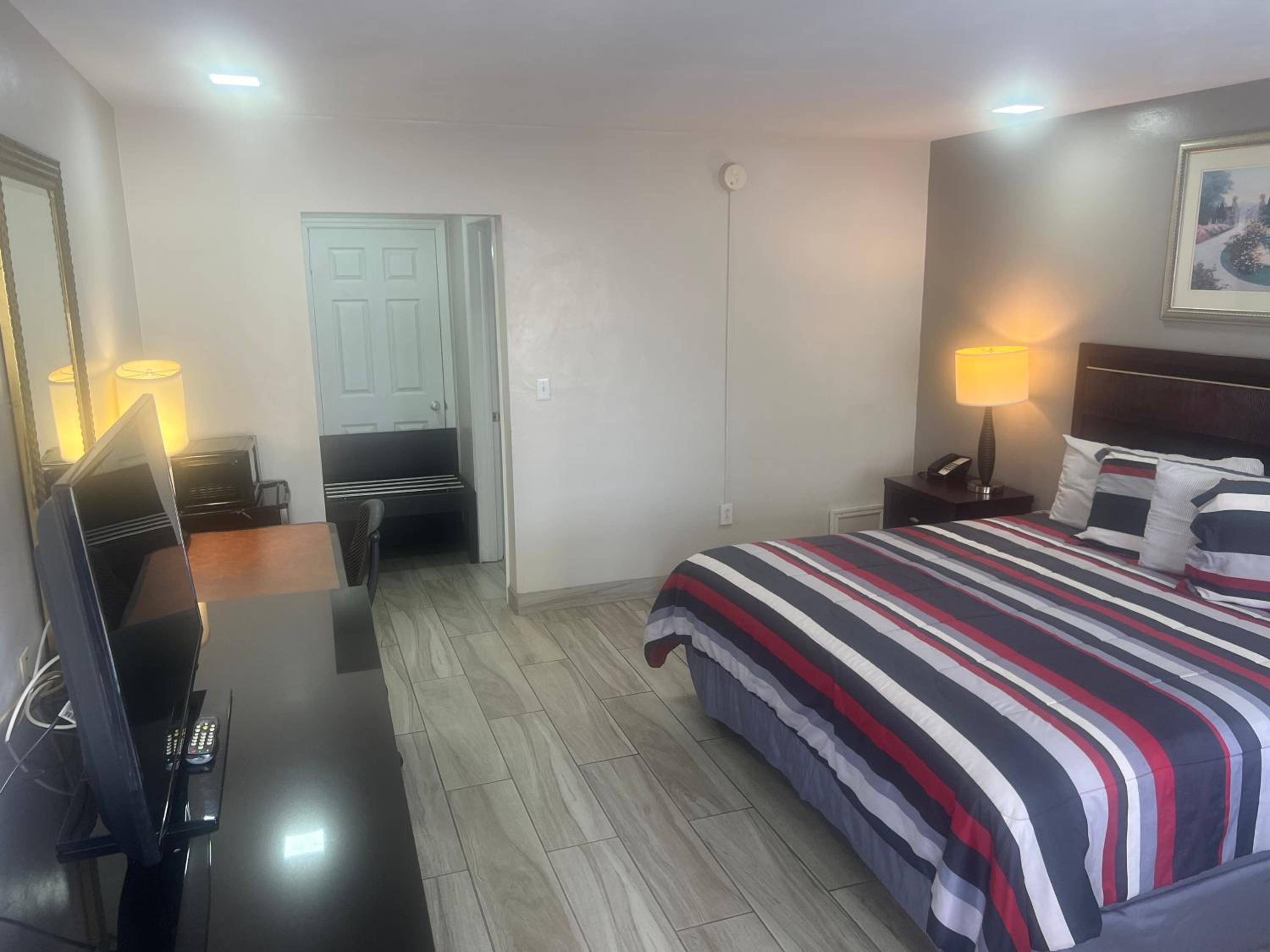Standard King Room photo 2