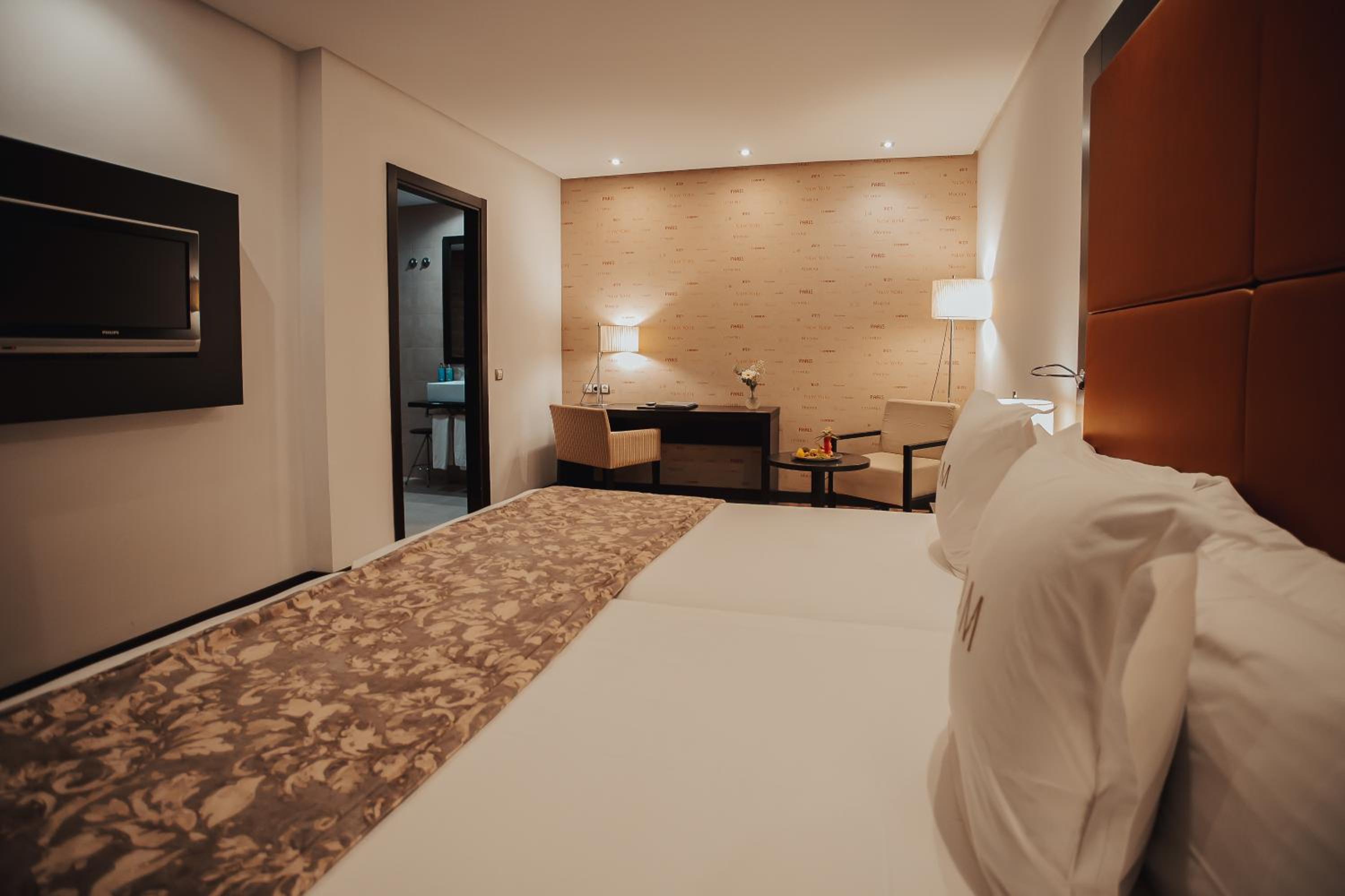 Basic Double Room - Single Use - Photo 11