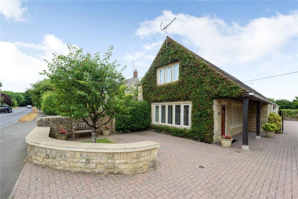 Two-Bedroom Cottage photo 2