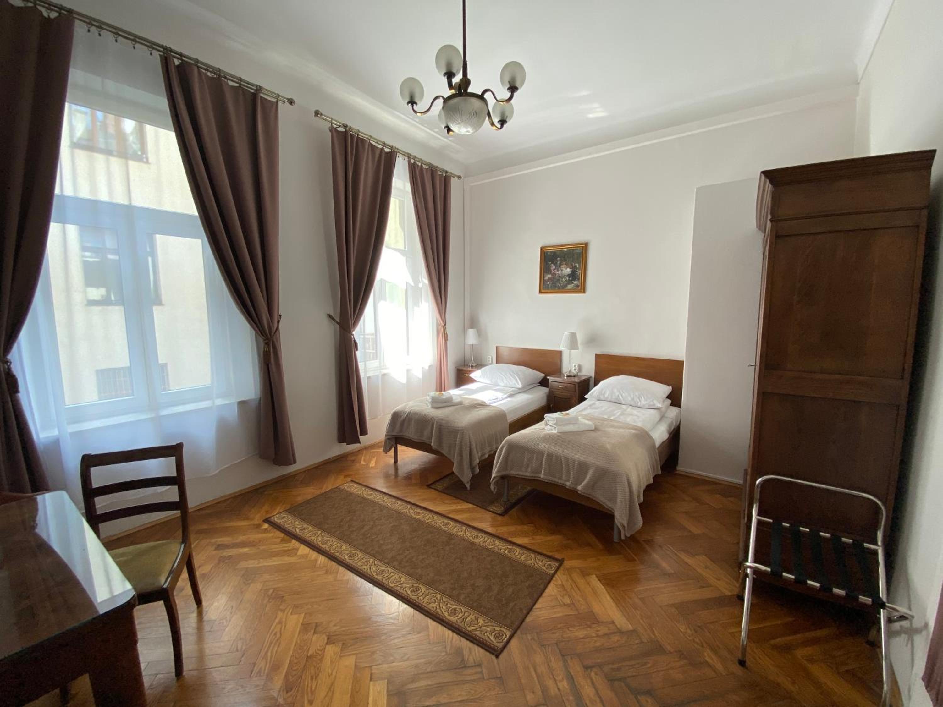 Twin Room - Photo 10