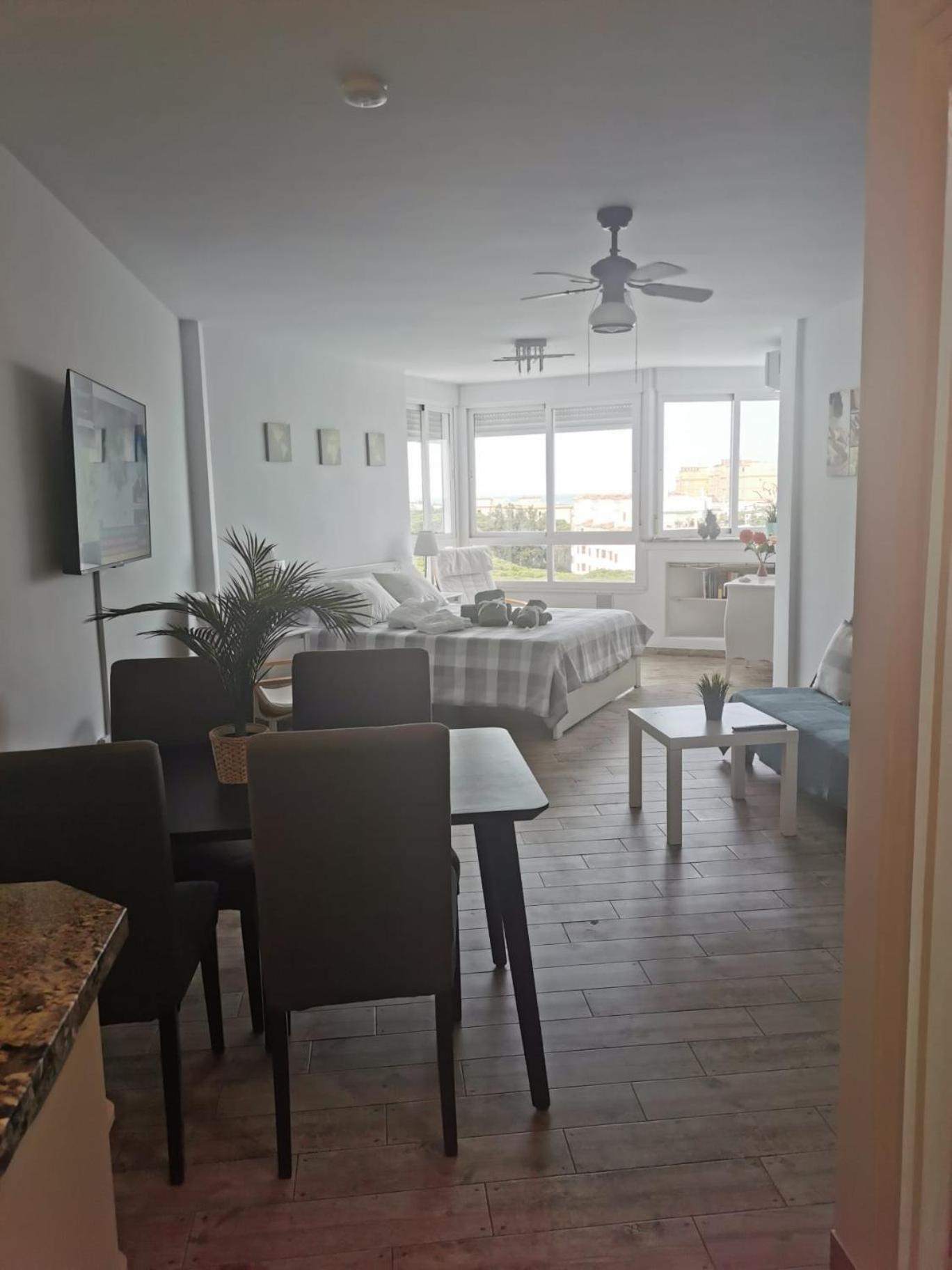 Estudio con vista al mar