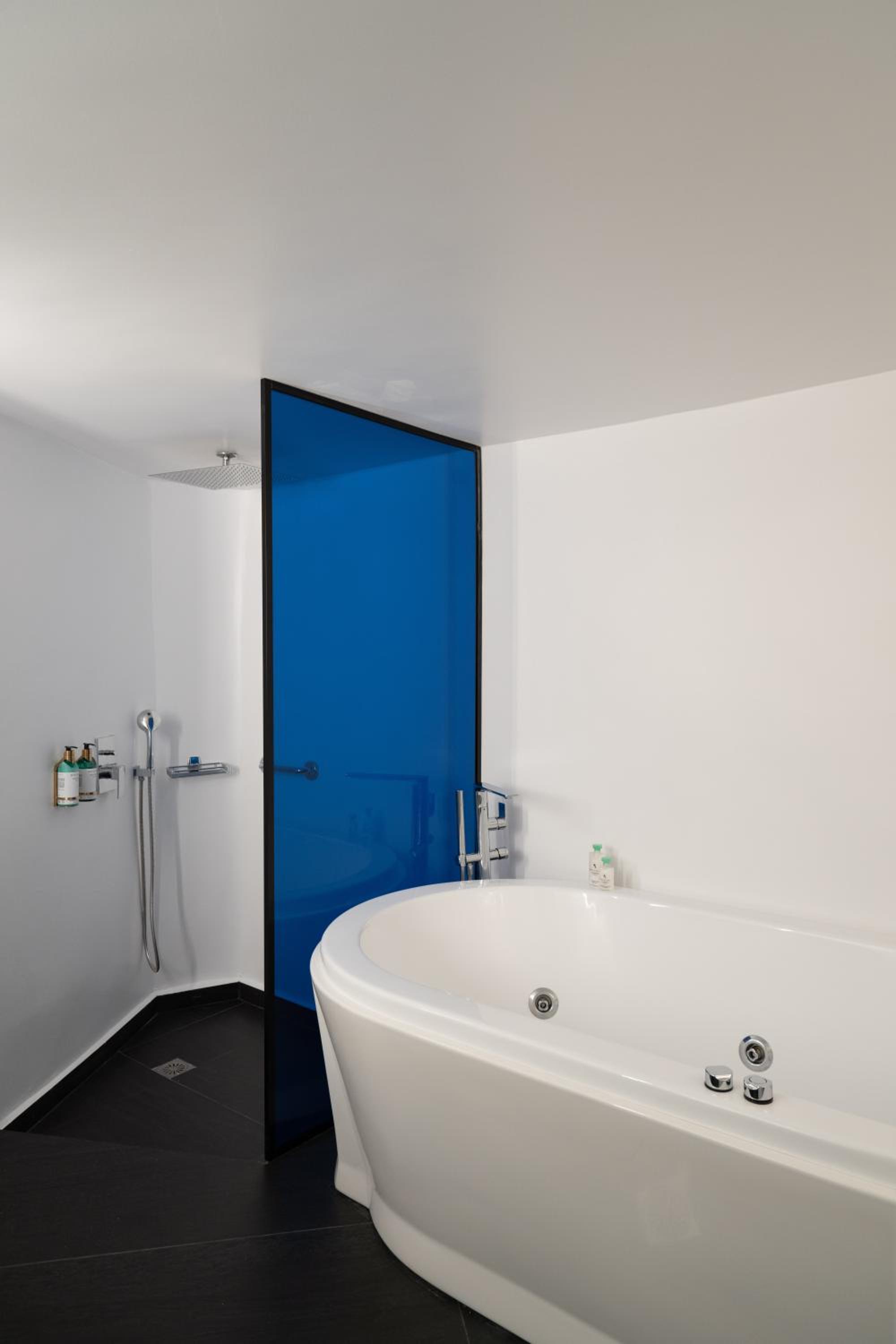 Honeymoon Suite with Jetted Tub - Pelagos House photo 3