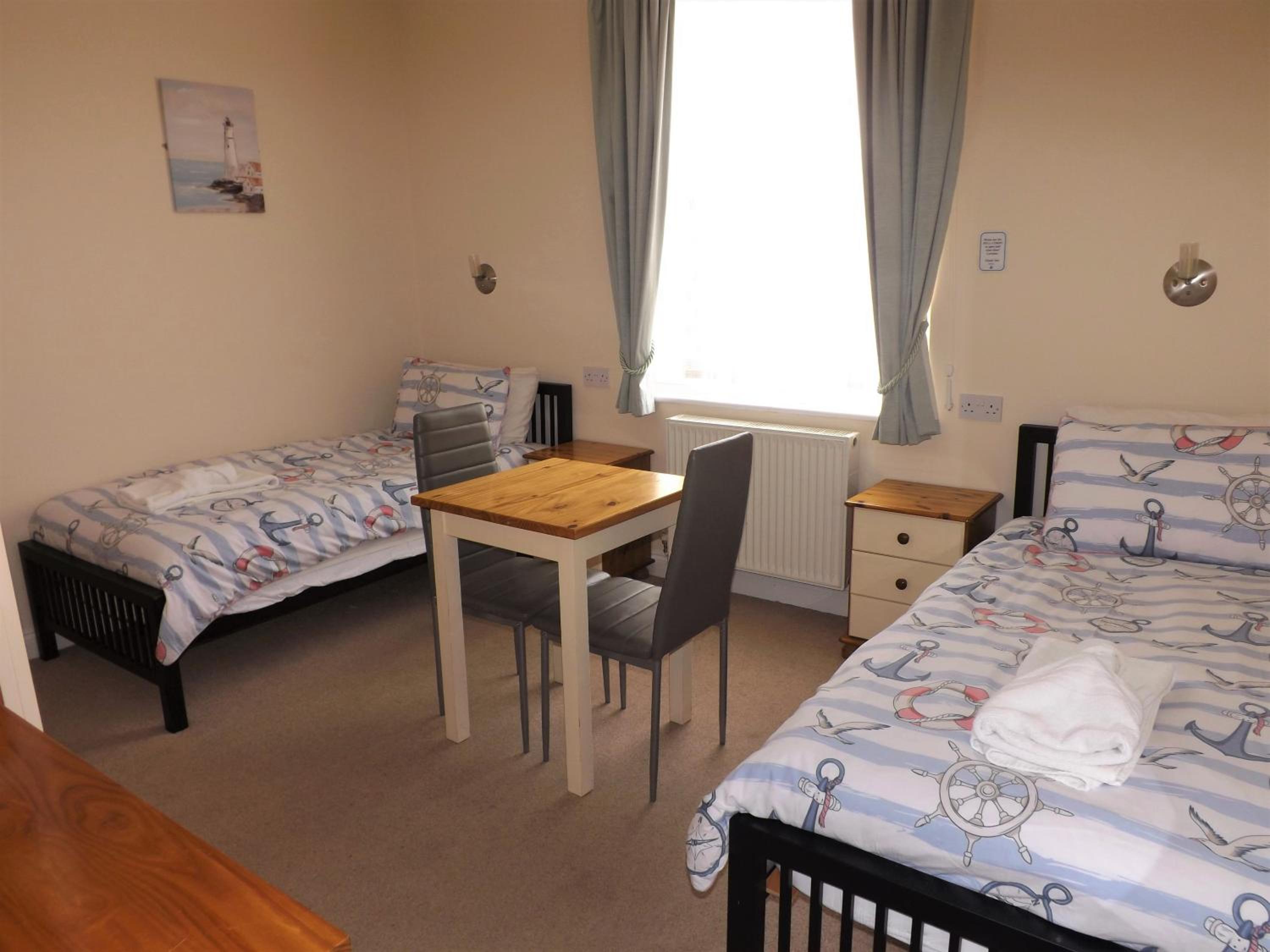 Twin Room - Photo 2