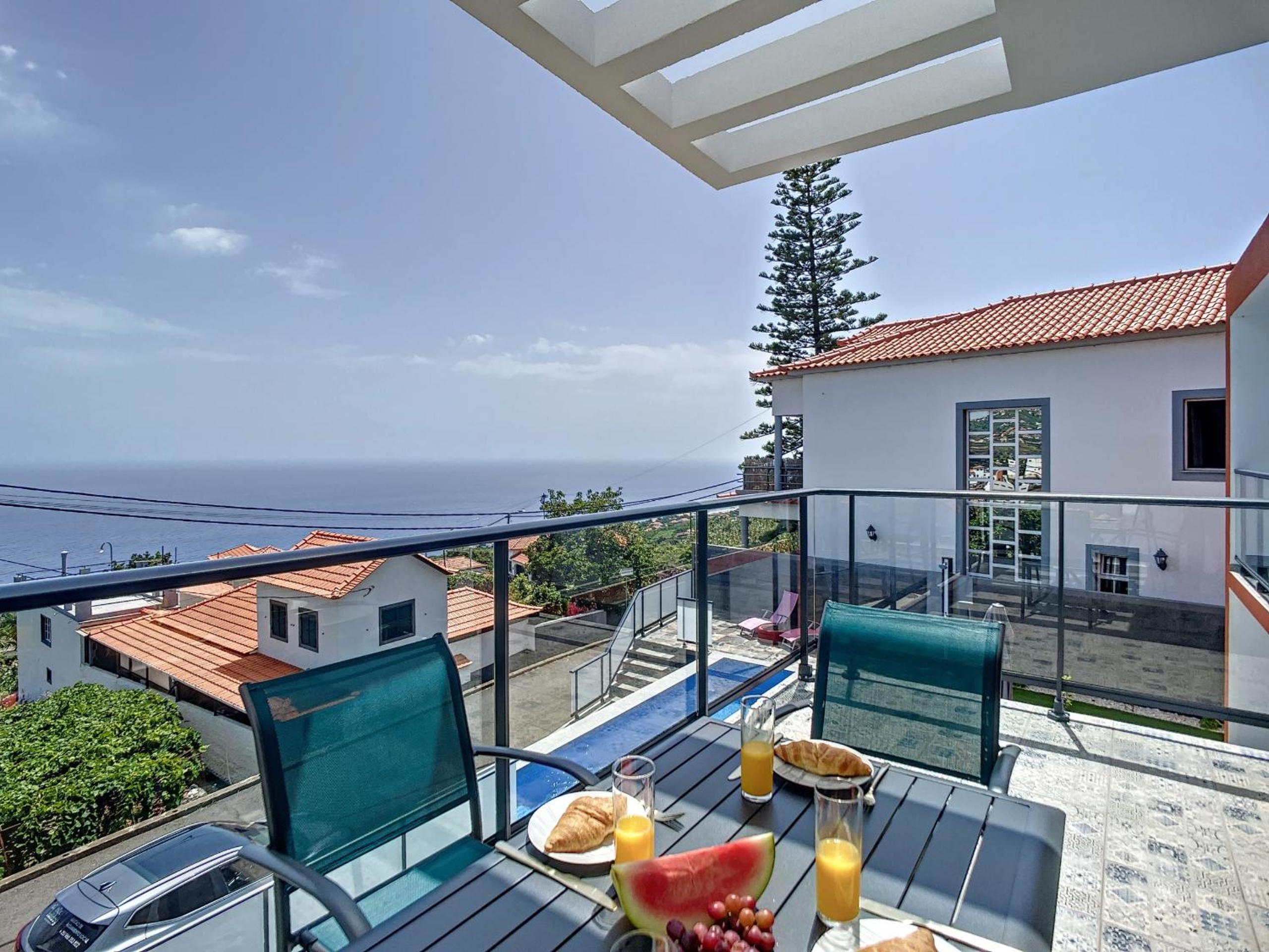 Apartment with Balcony photo 3