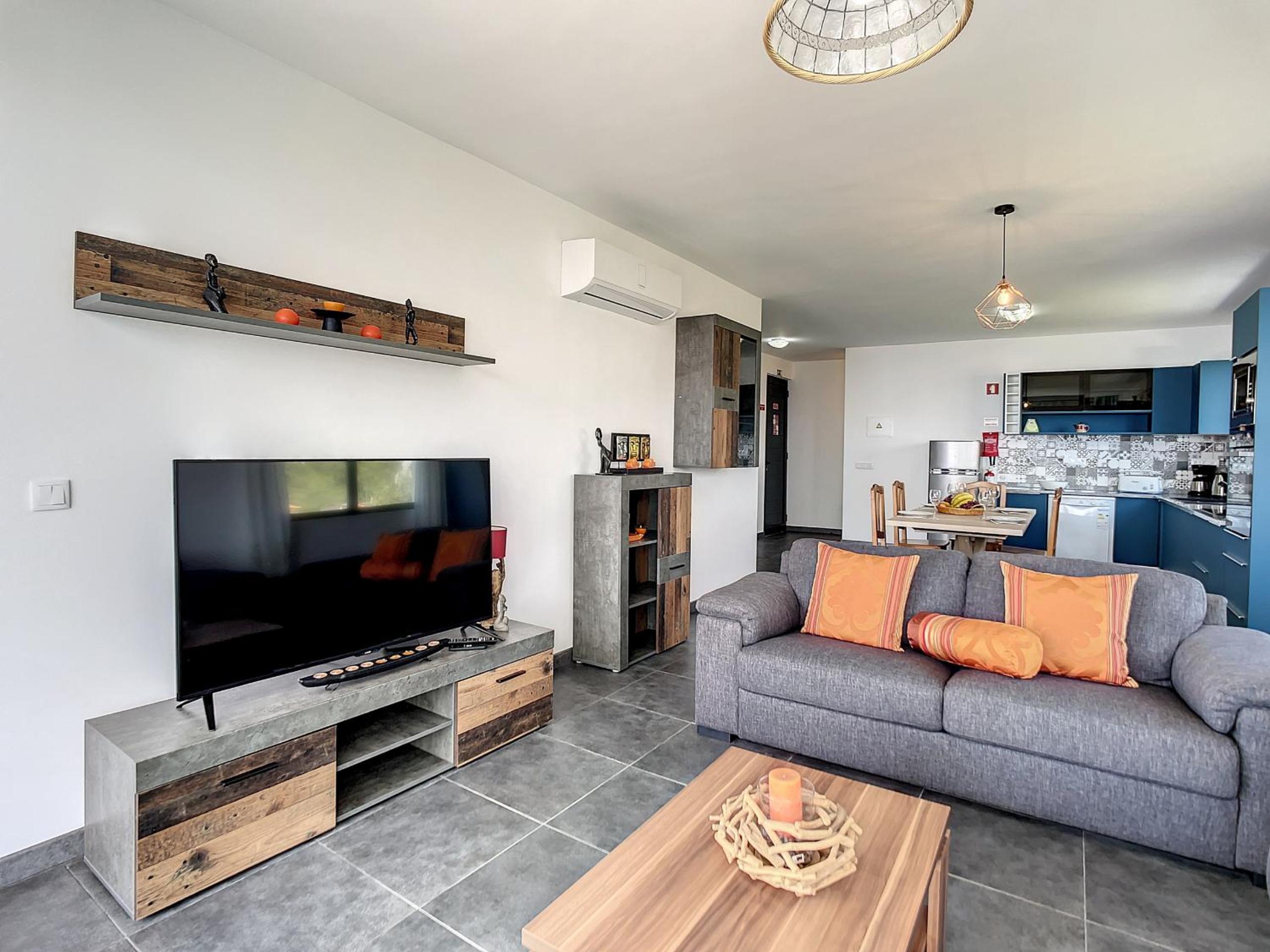 Apartment with Balcony photo 1