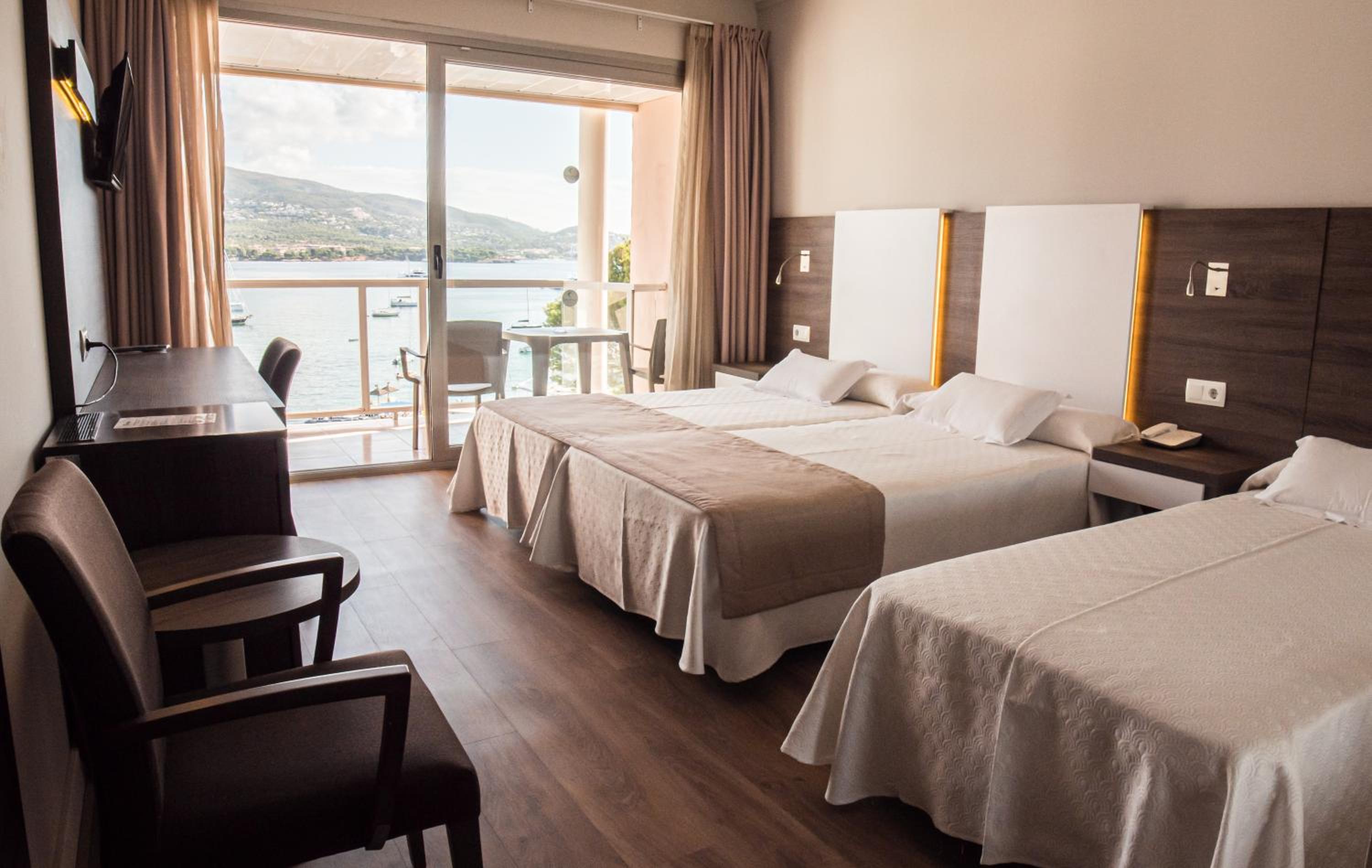 Triple Room with Sea View - Photo 7