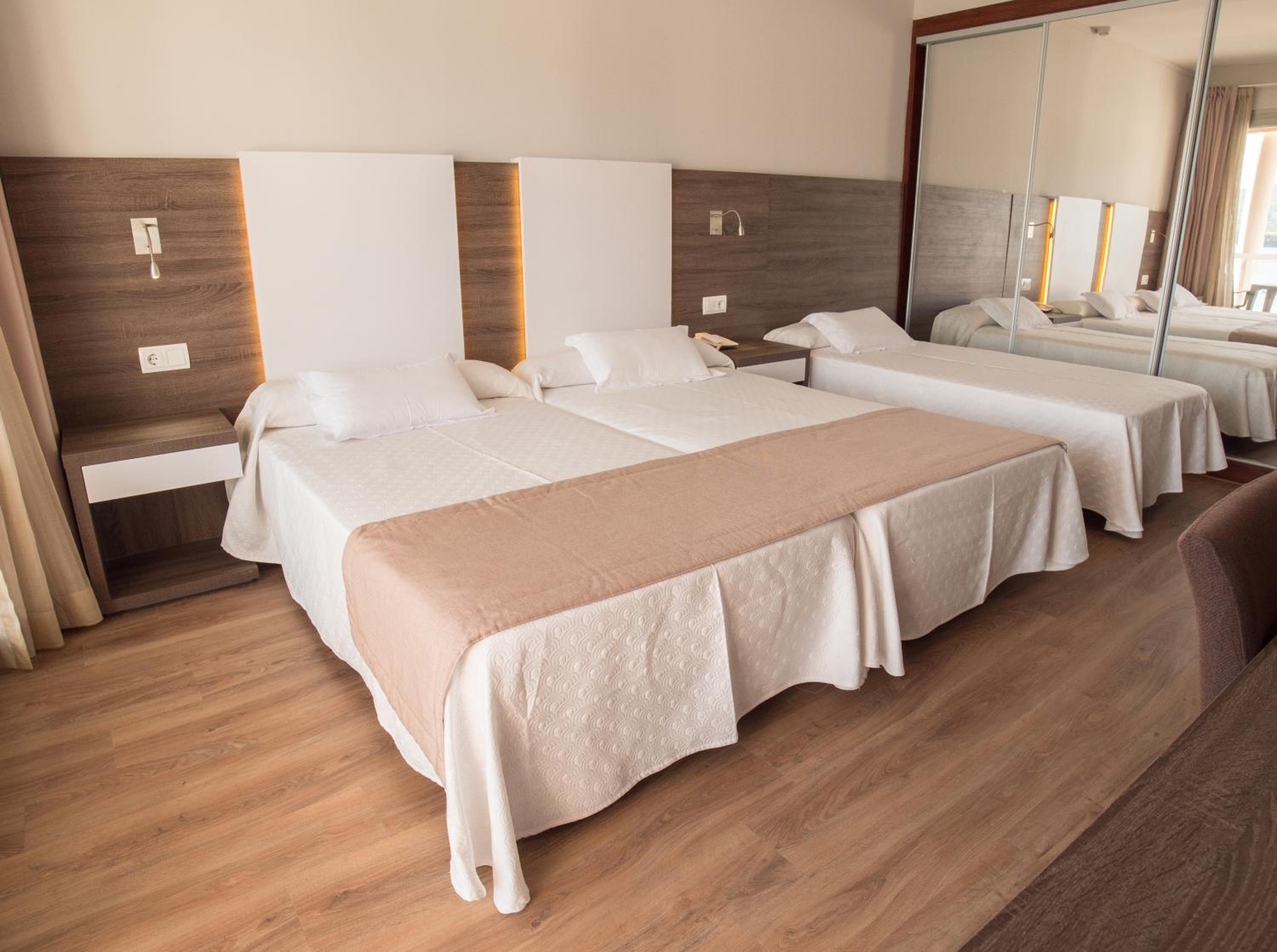 Triple Room with Sea View