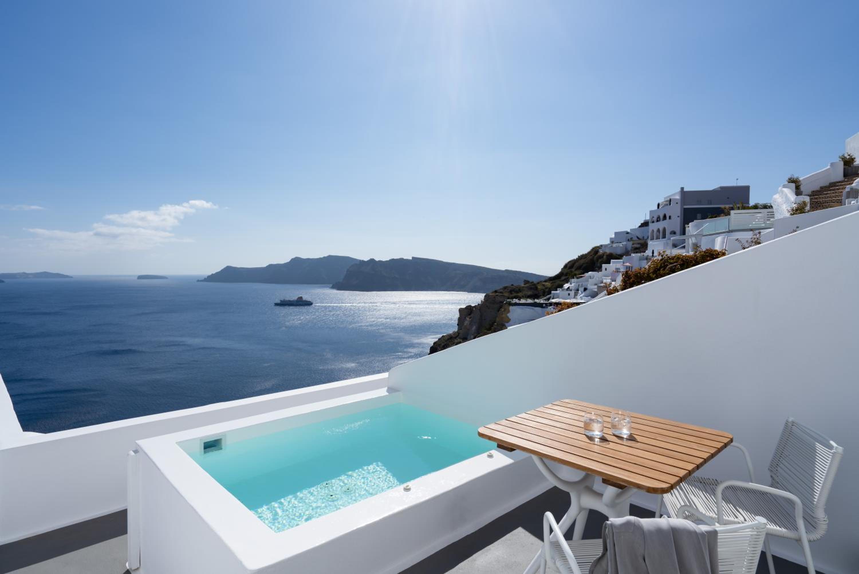 Villa Double Room with Open Air Jetted Tub & Caldera View photo 2