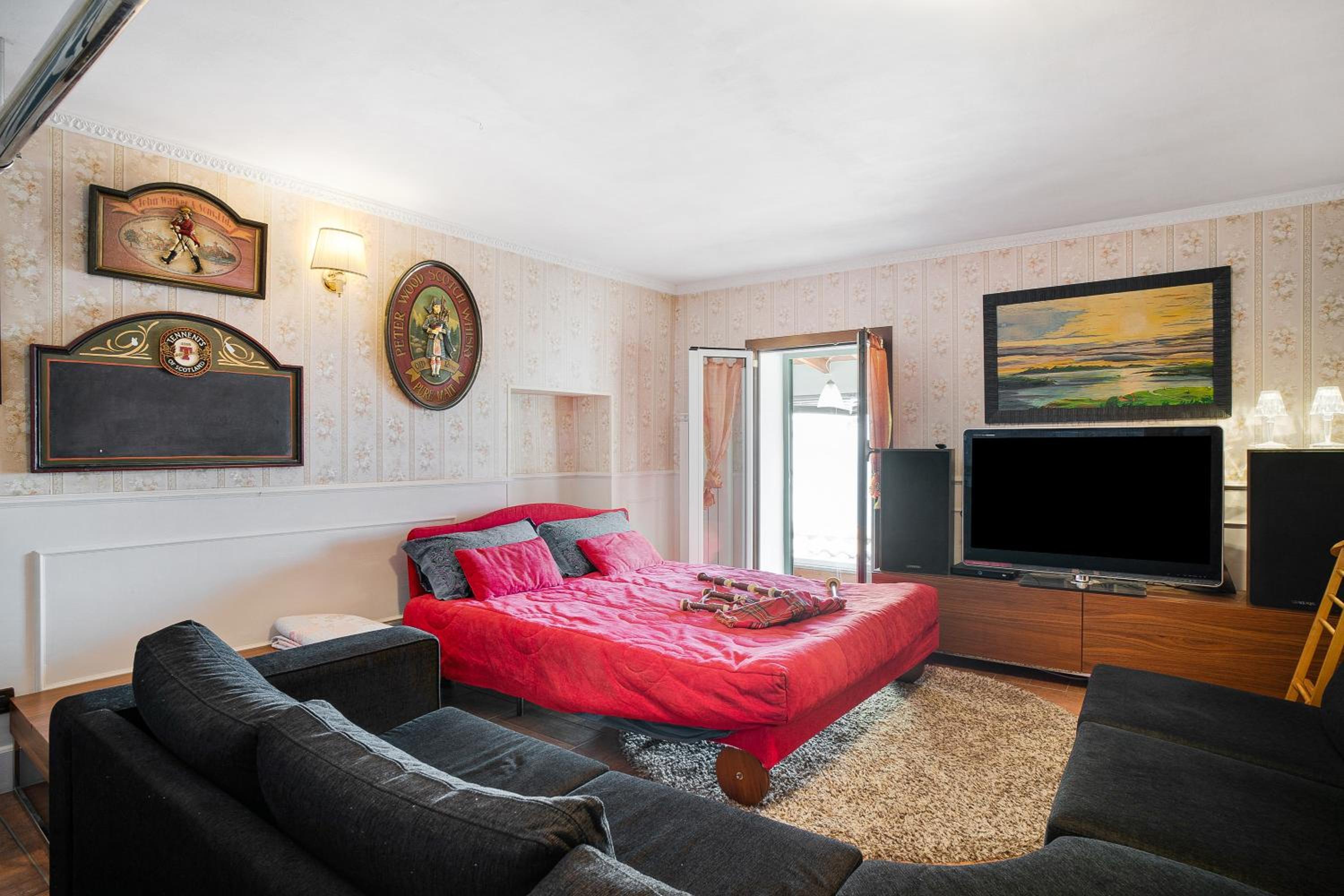 Superior One-Bedroom Apartment with Balcony