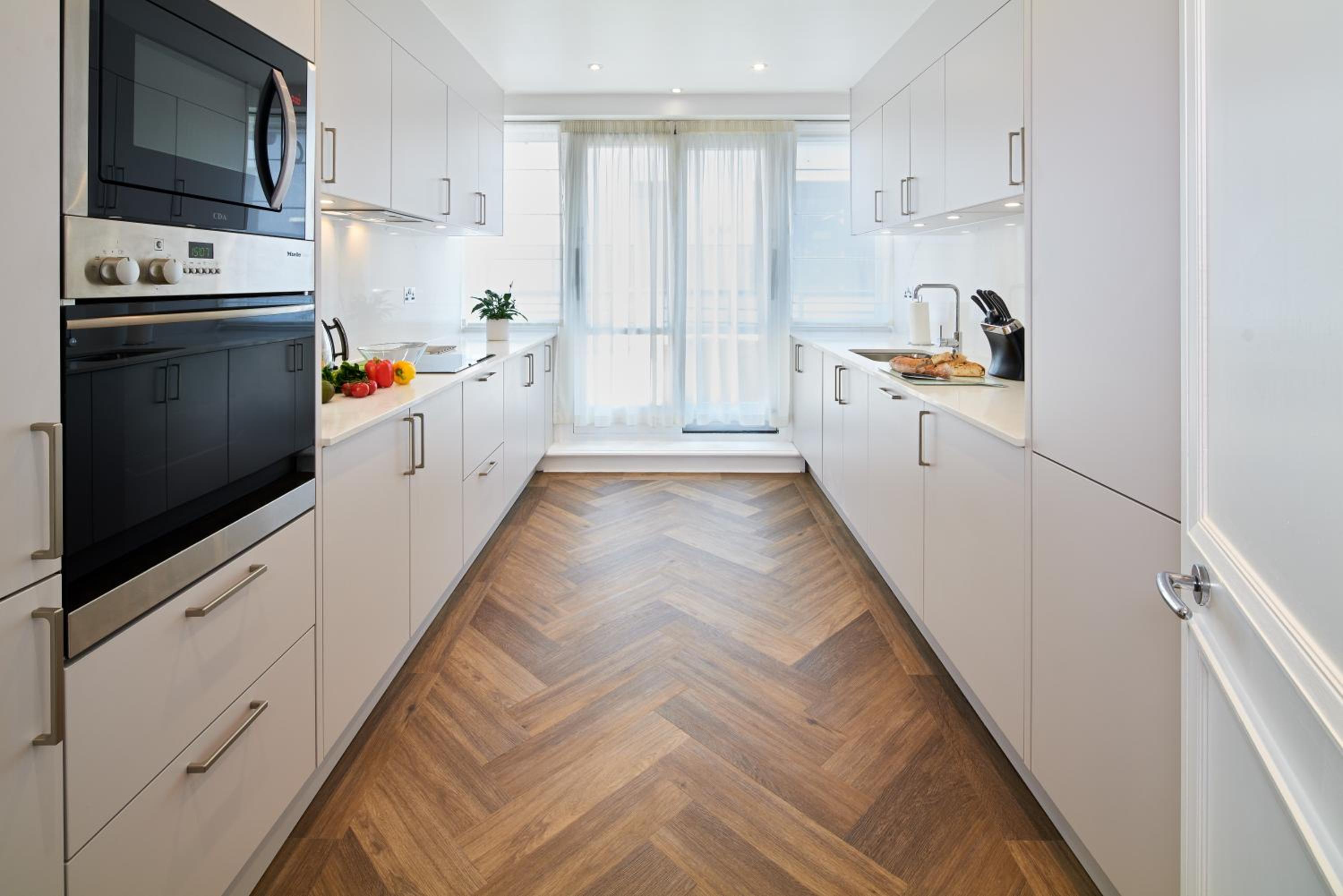 Deluxe Three-Bedroom Apartment, Brompton Road photo 3