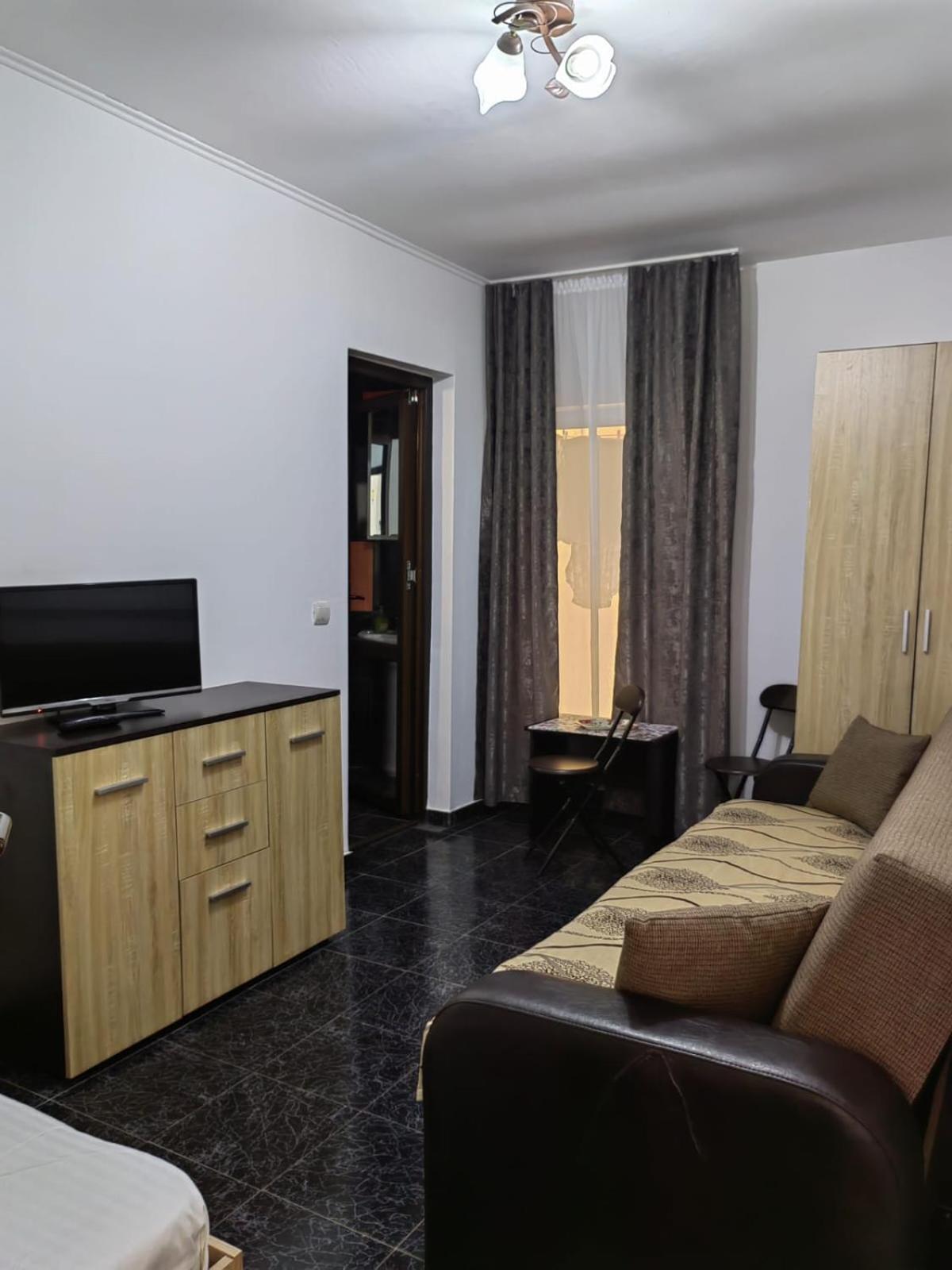 Double Room - Photo 6
