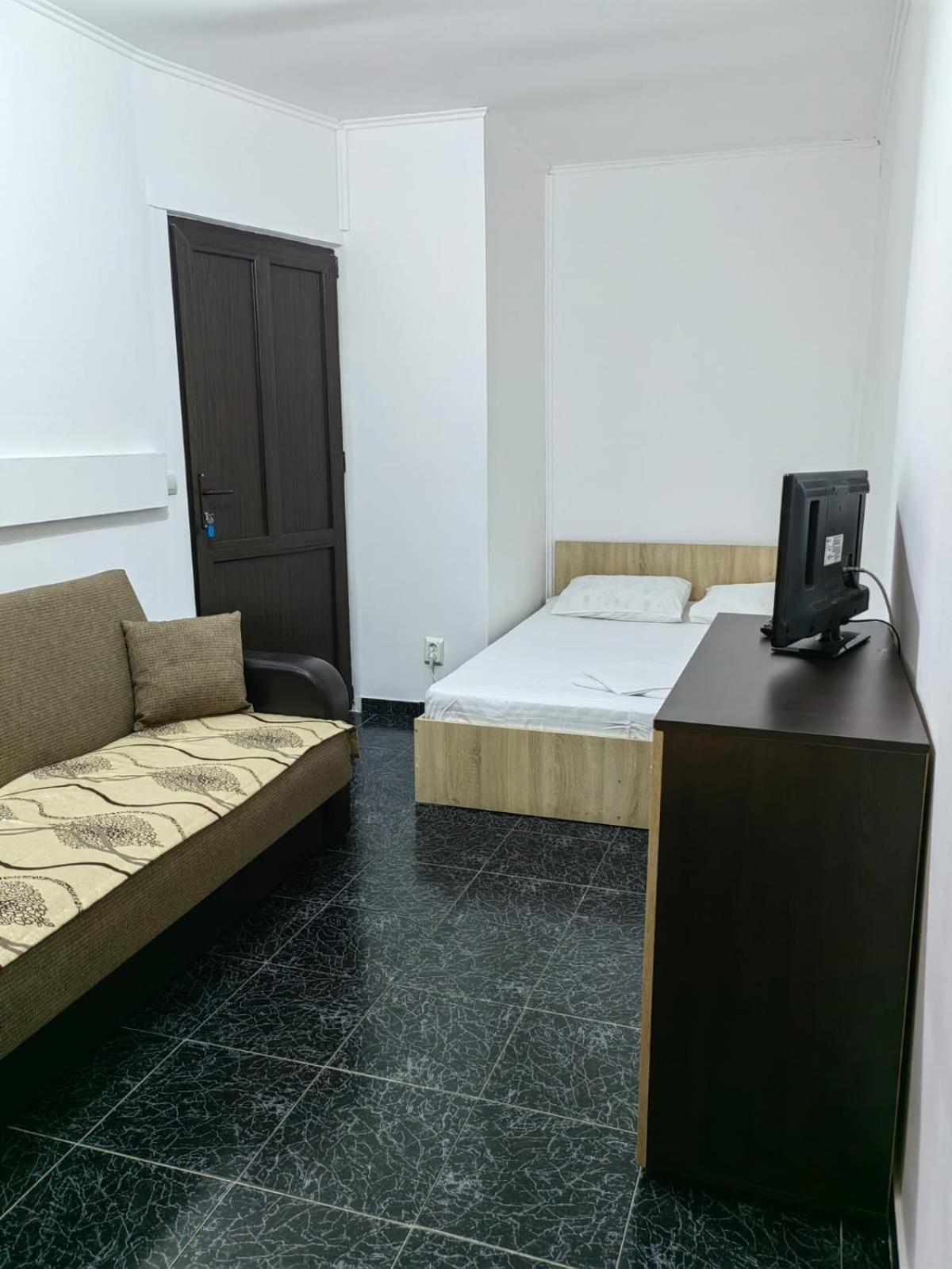Double Room - Photo 7