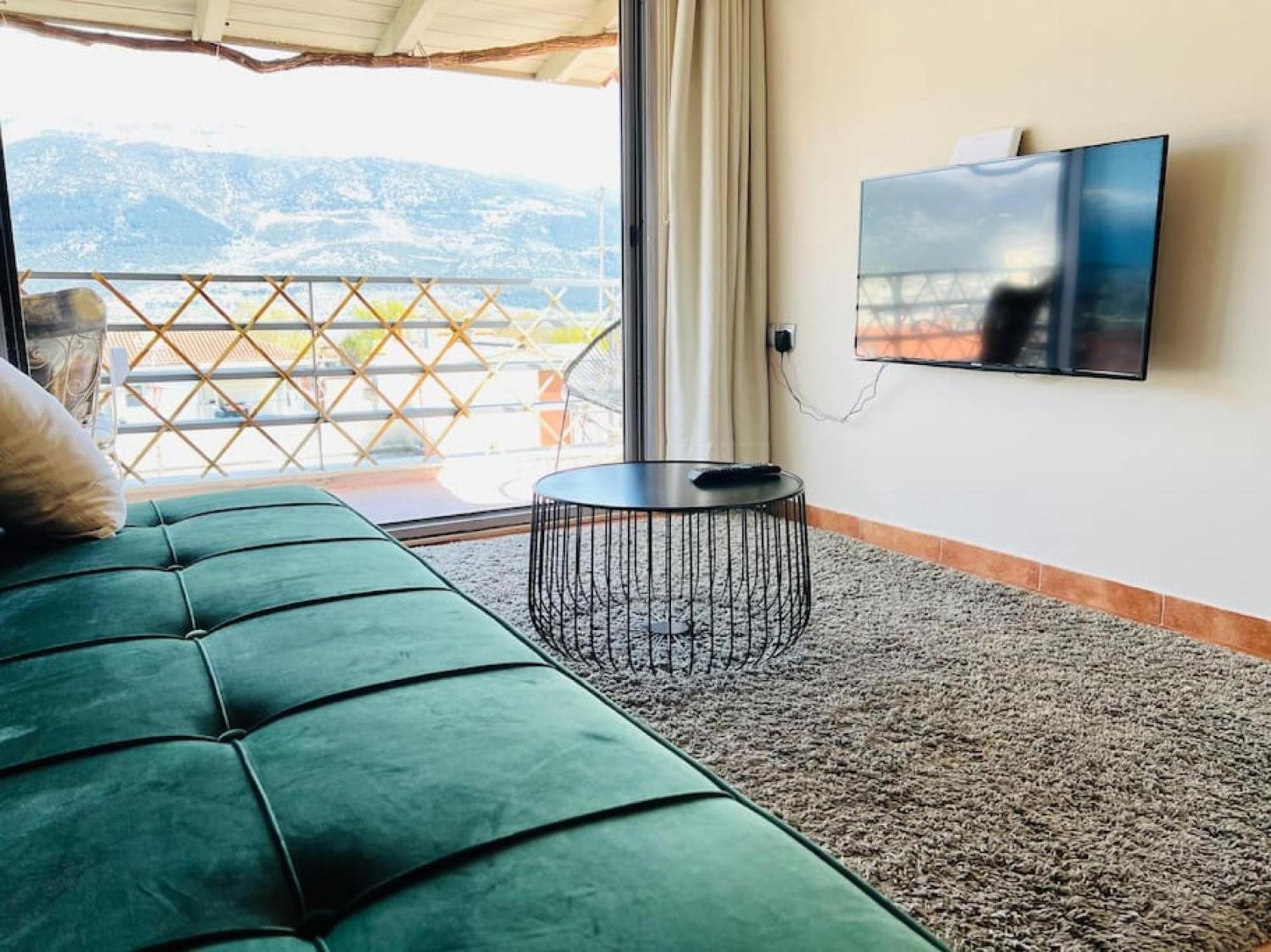 Apartment With Lake View