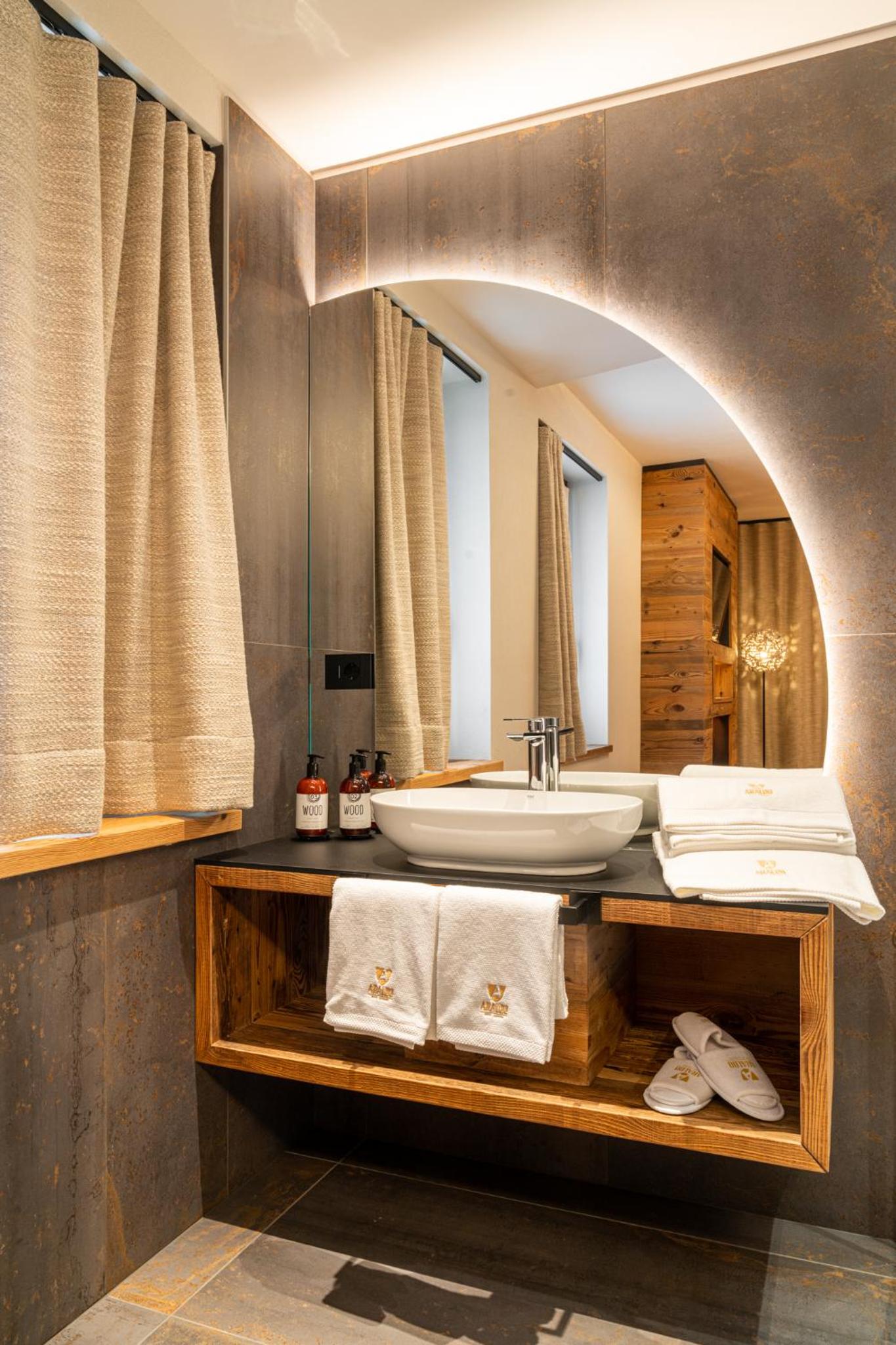 Superior Double or Twin Room photo 3