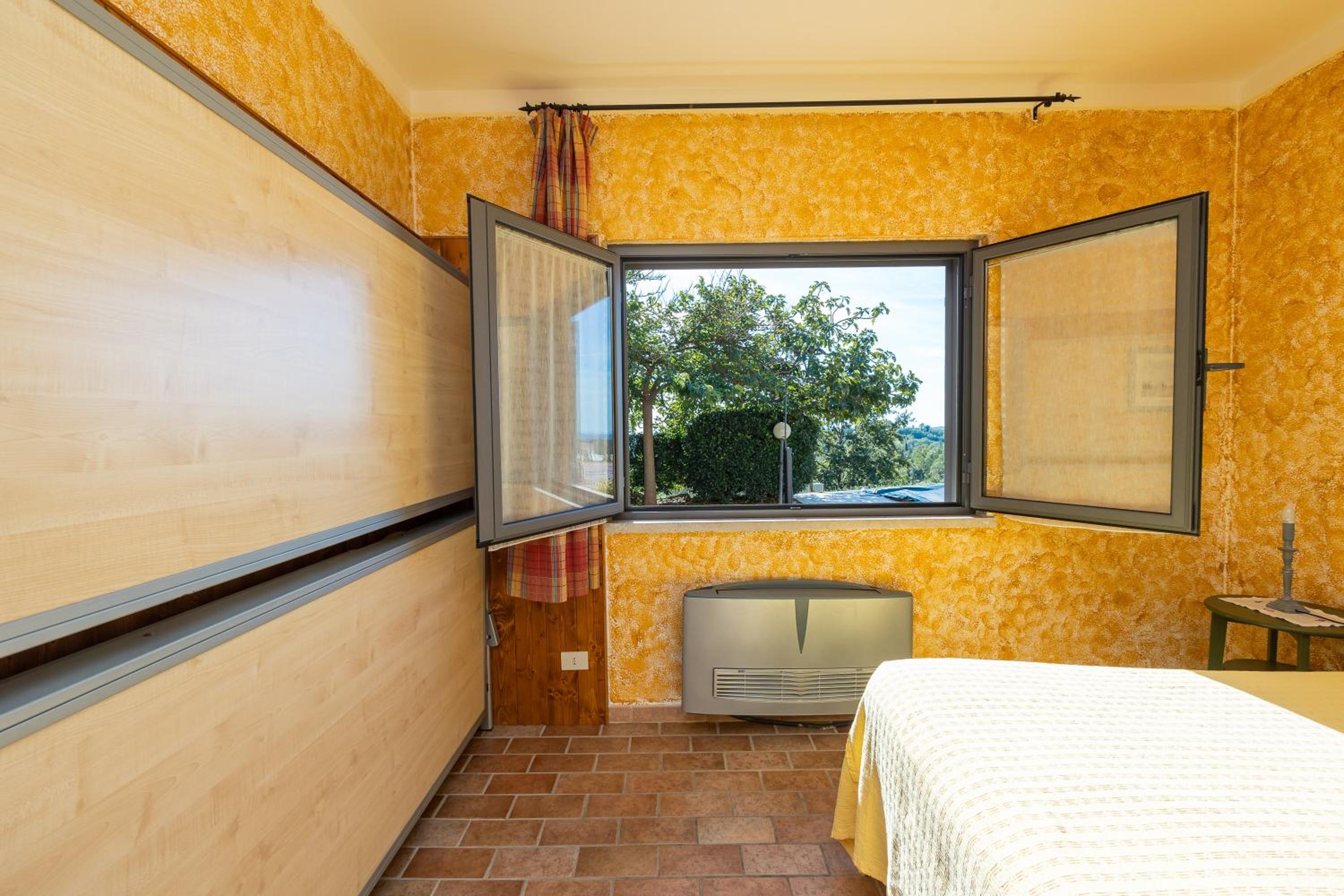 Family Room (2 Adults + 2 Children)