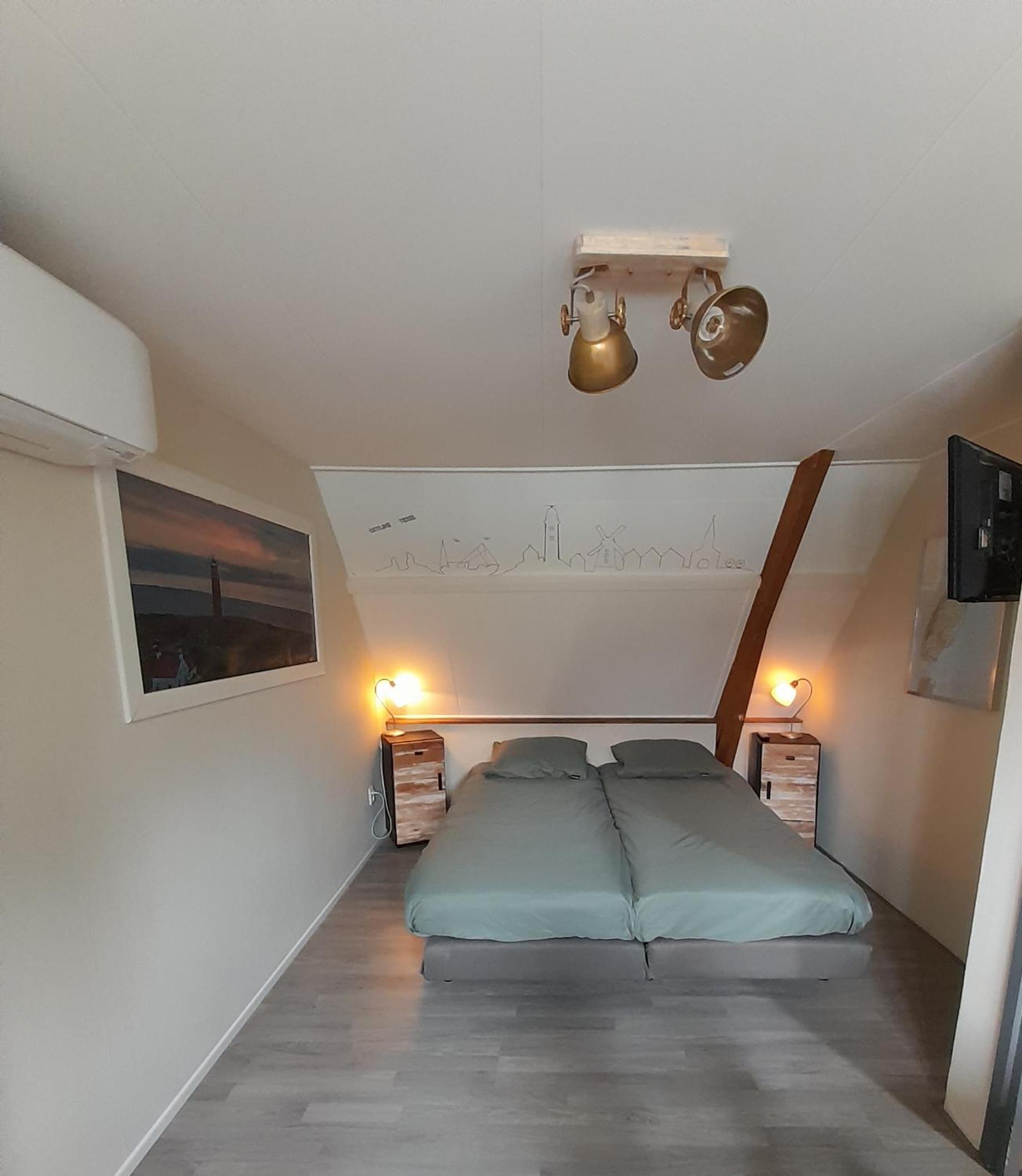 Double or Twin Room with Private Bathroom - Photo 4