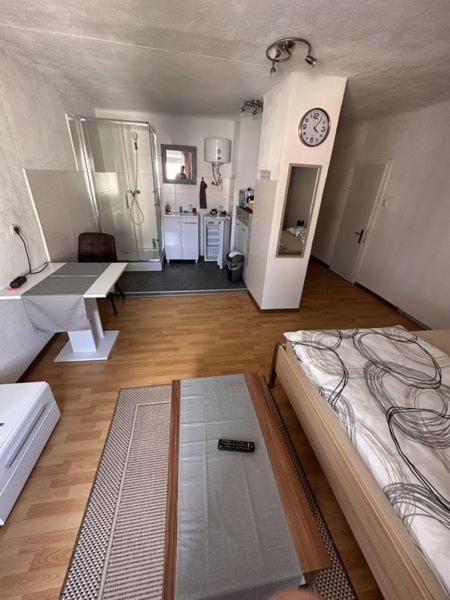 Single Room with Bathroom photo 2