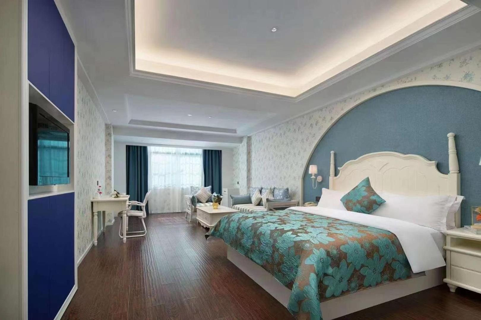 Deluxe Suite photo 2