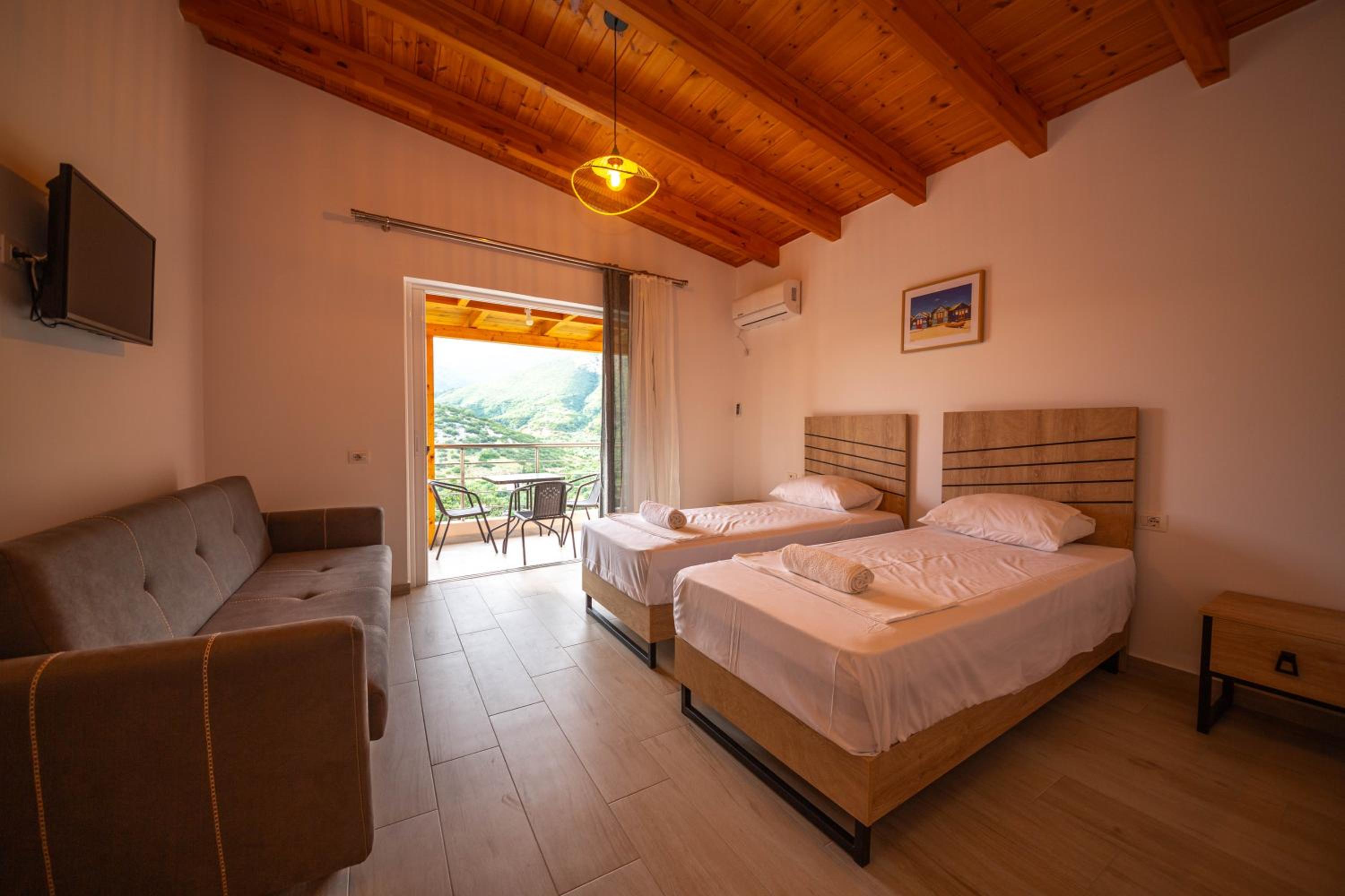 Triple Room with Balcony and Mountain View