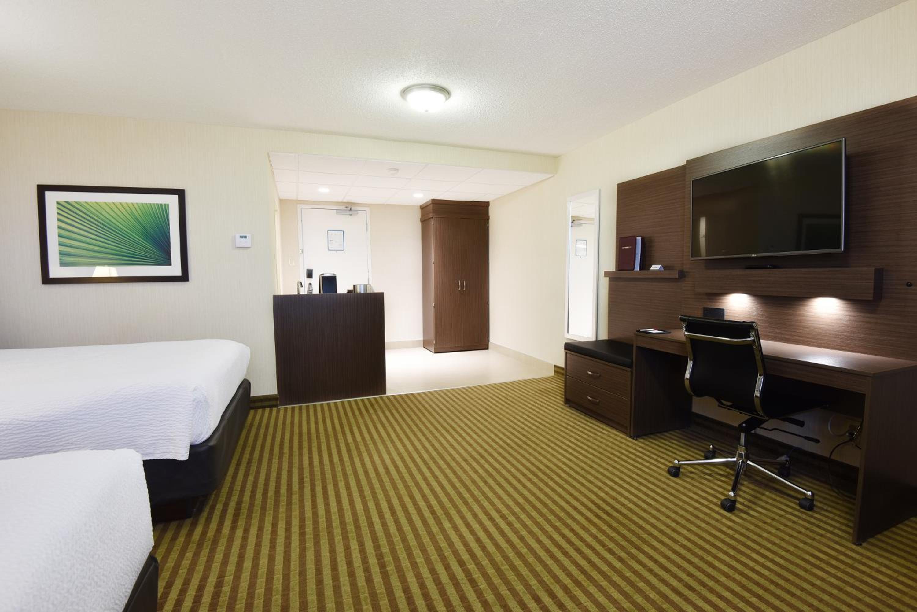 Deluxe Queen Room - Photo 6