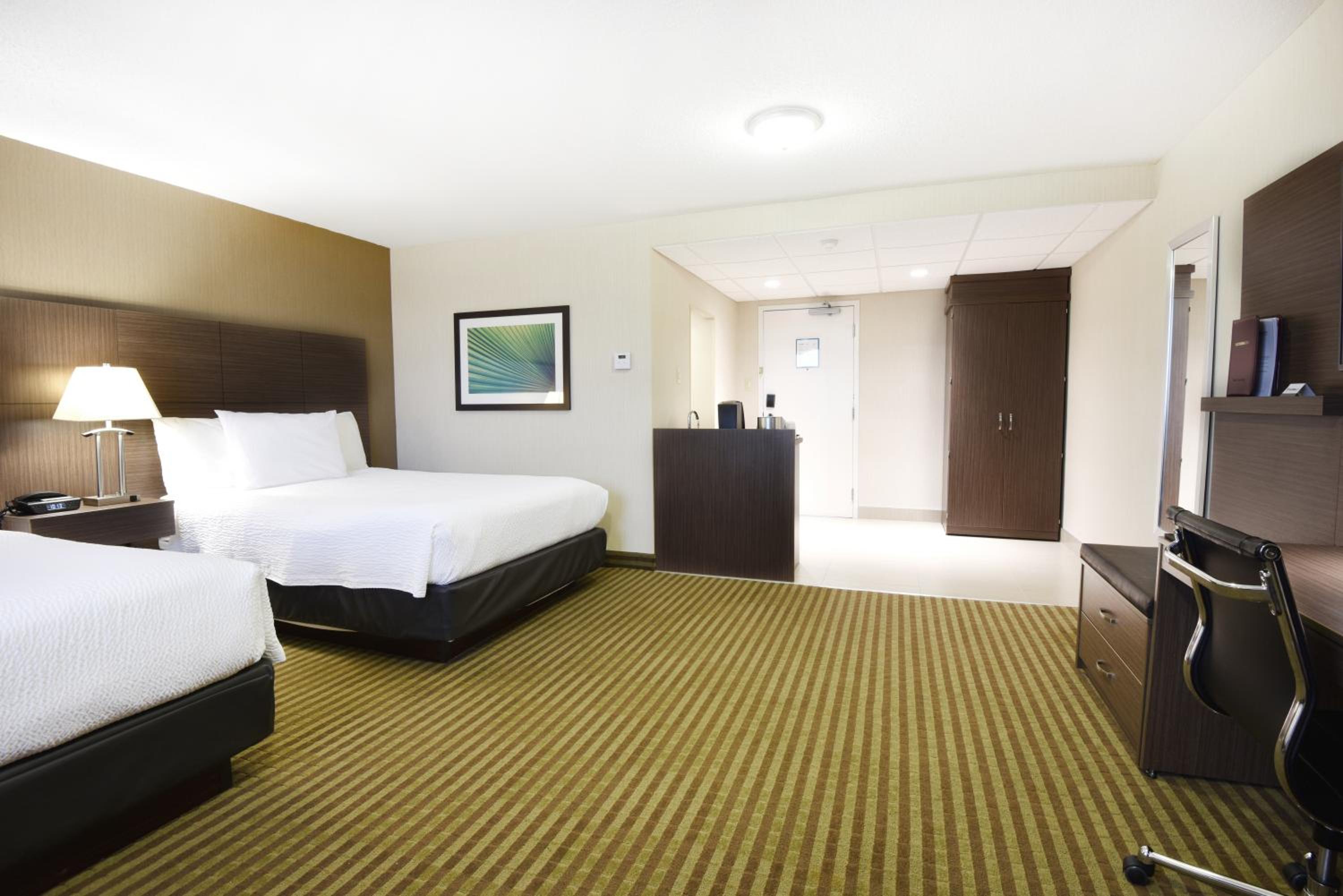 Deluxe Queen Room - Photo 7