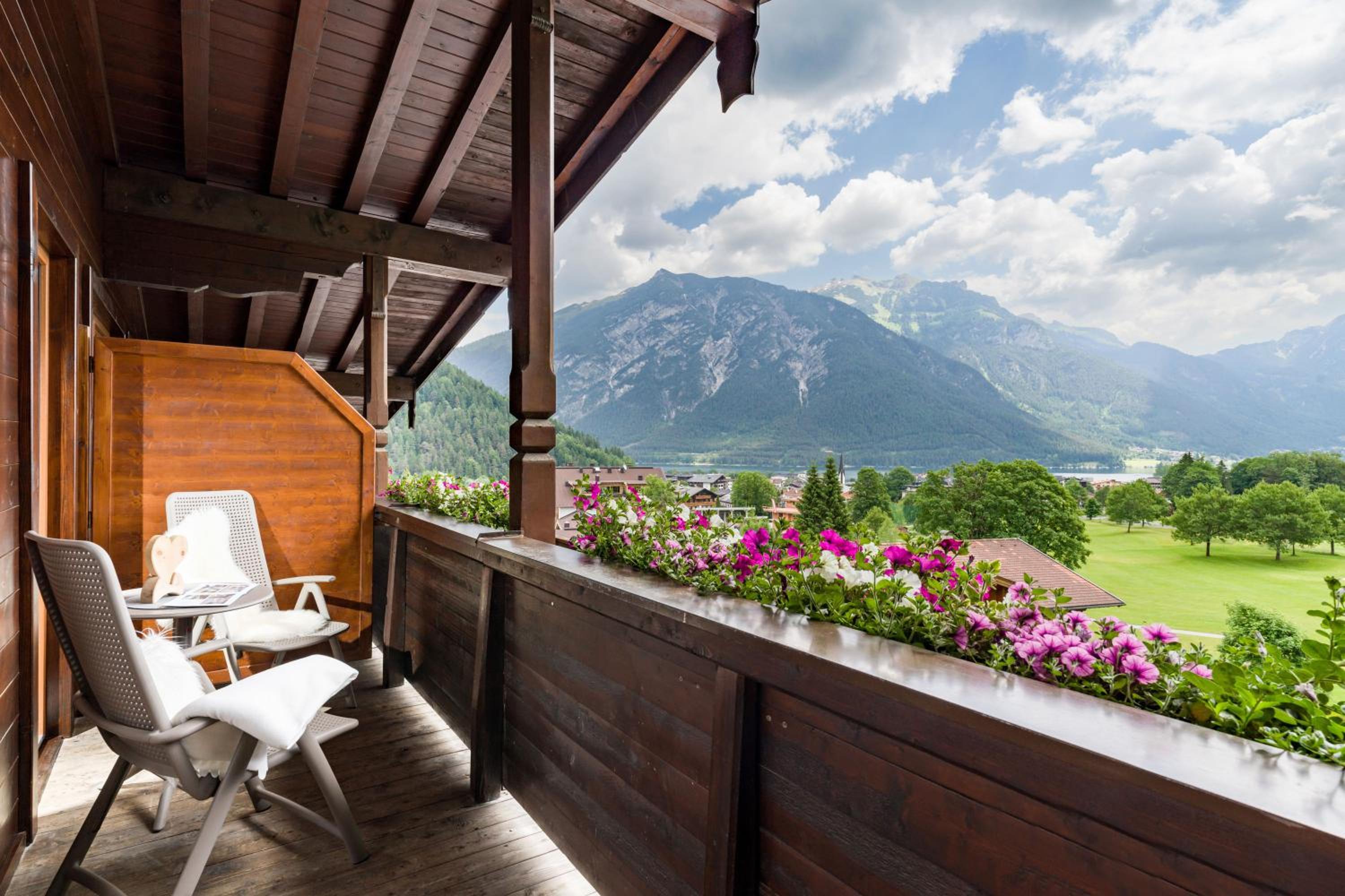 Double Room with Lake View - Photo 5