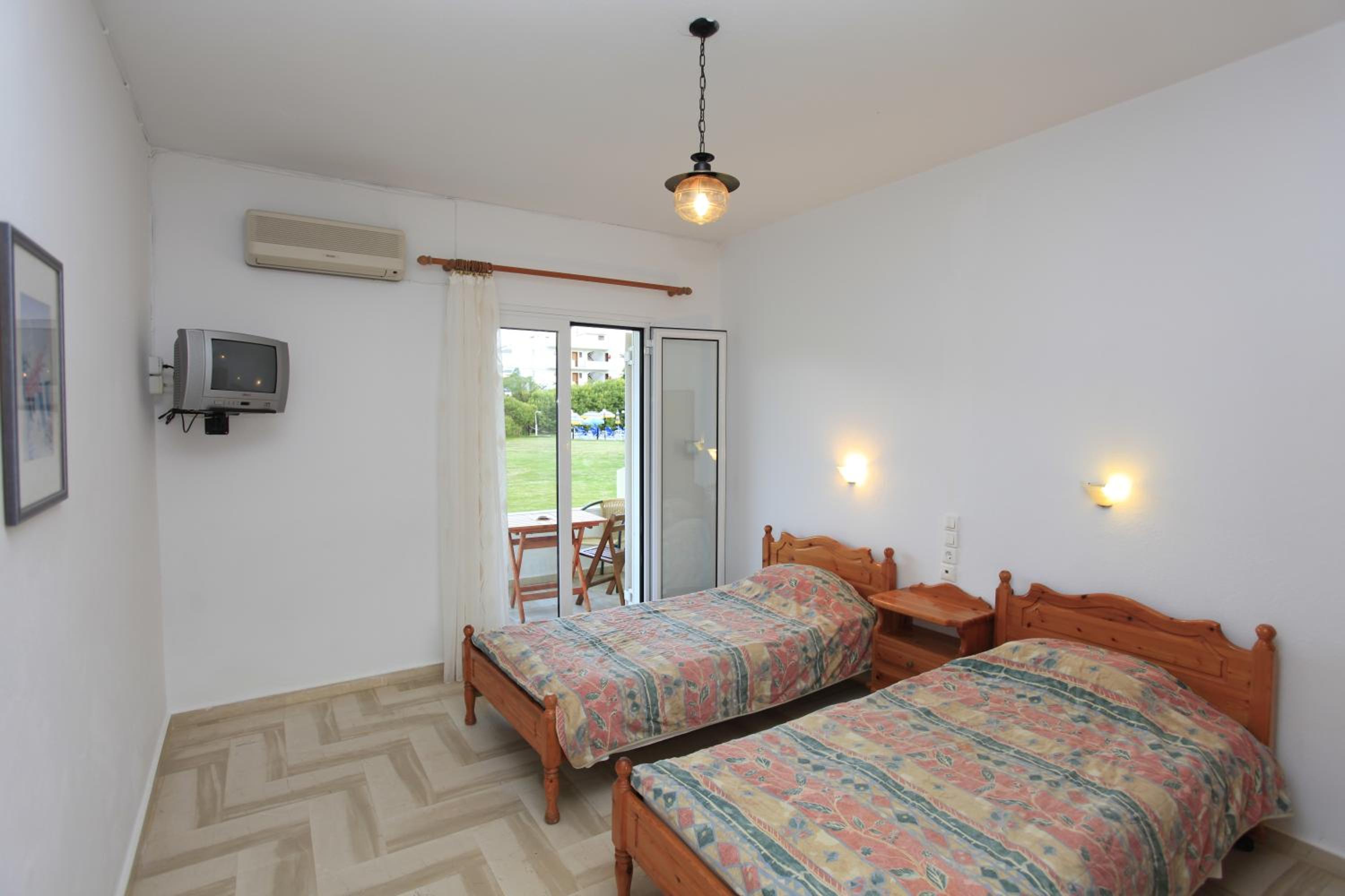 Studio (2 Adults)
