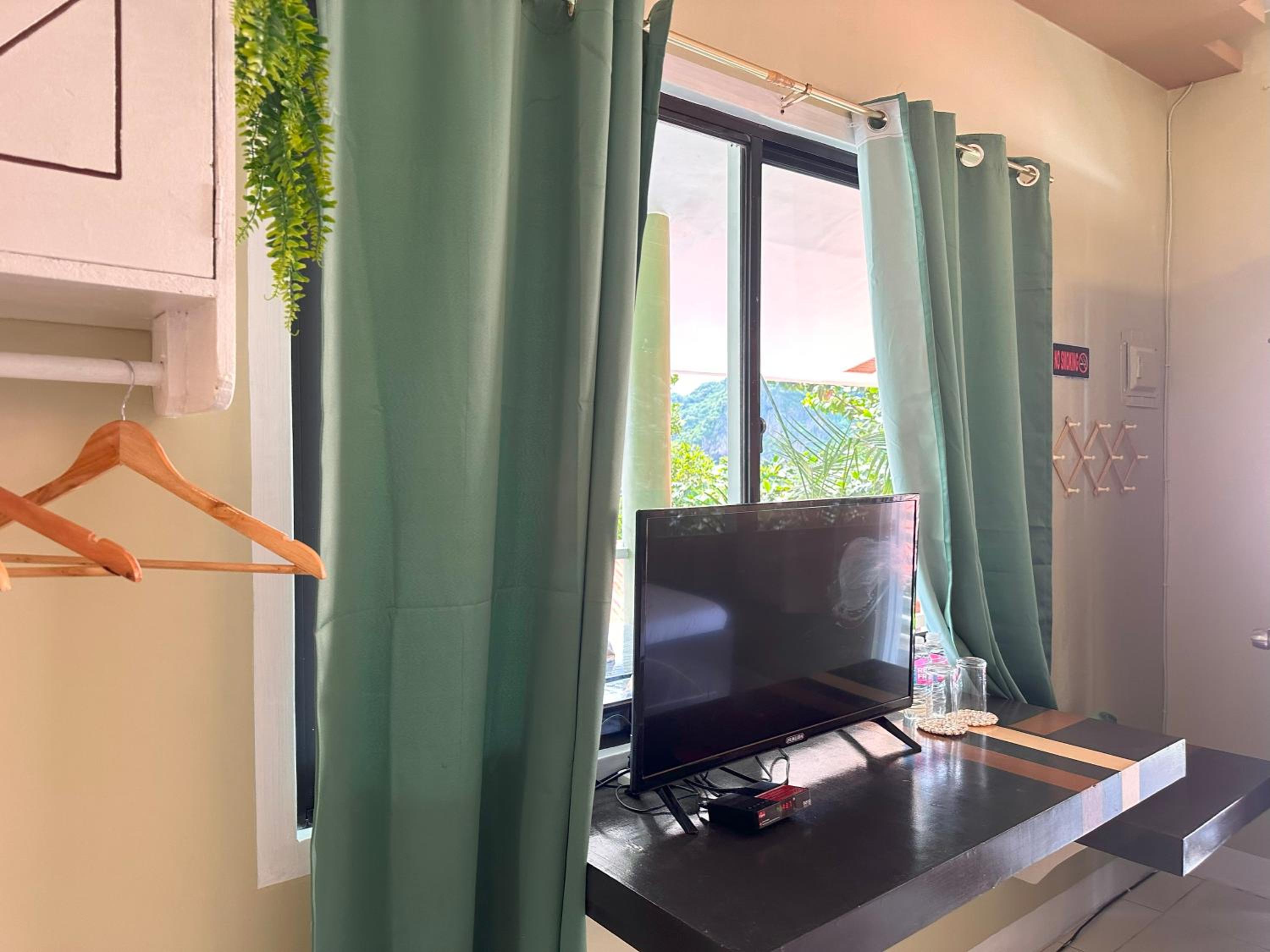 Deluxe Double Room with Side Sea View - Photo 21